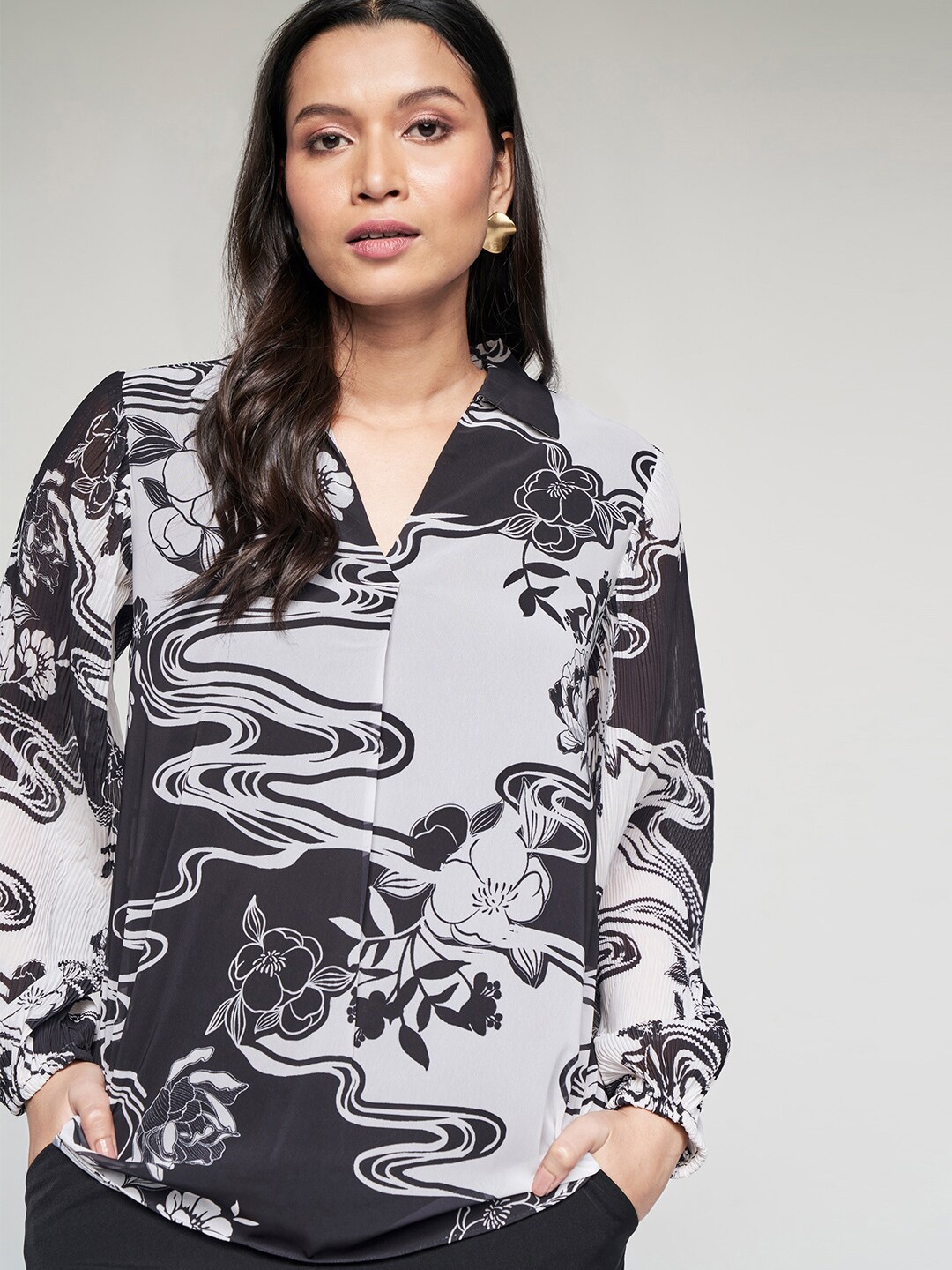 

AND Floral Print Bell Sleeve Top, Black