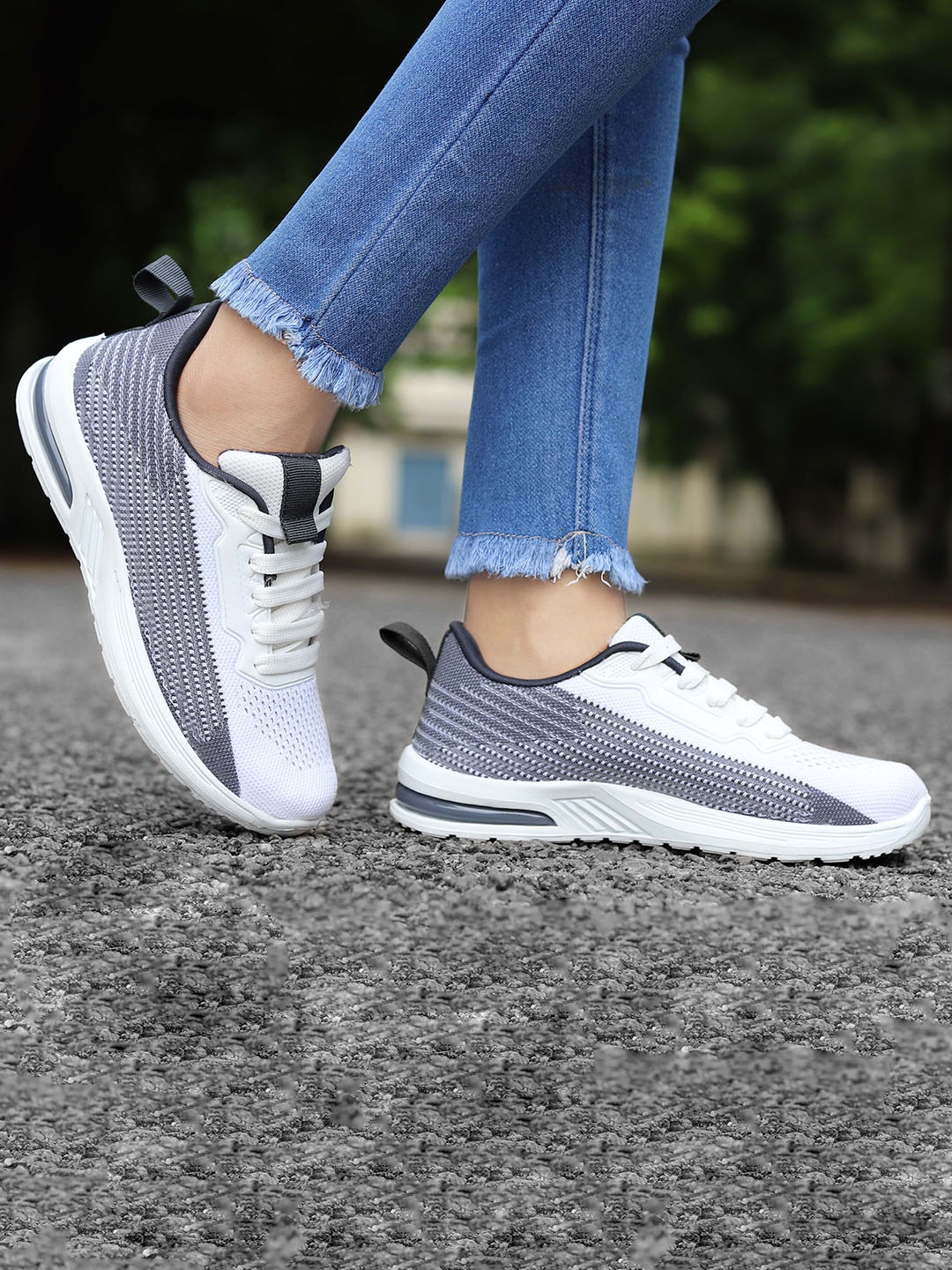

aadi Women Round Toe Lightweight Mesh Sneakers, White