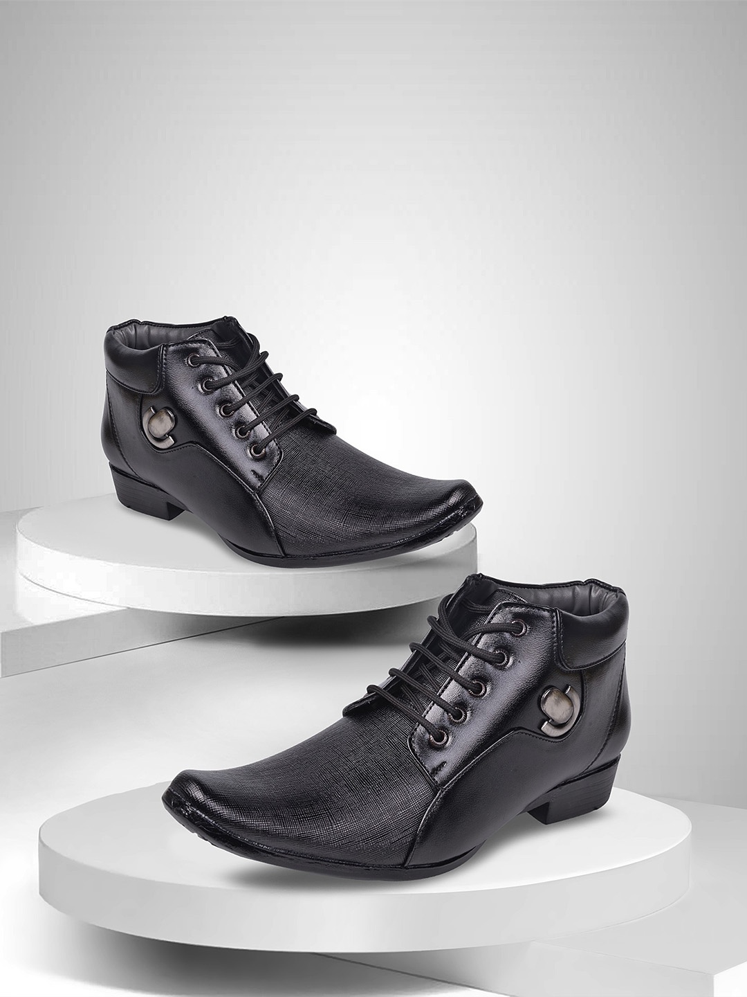 

aadi Men Round Toe Lightweight Sneakers, Black