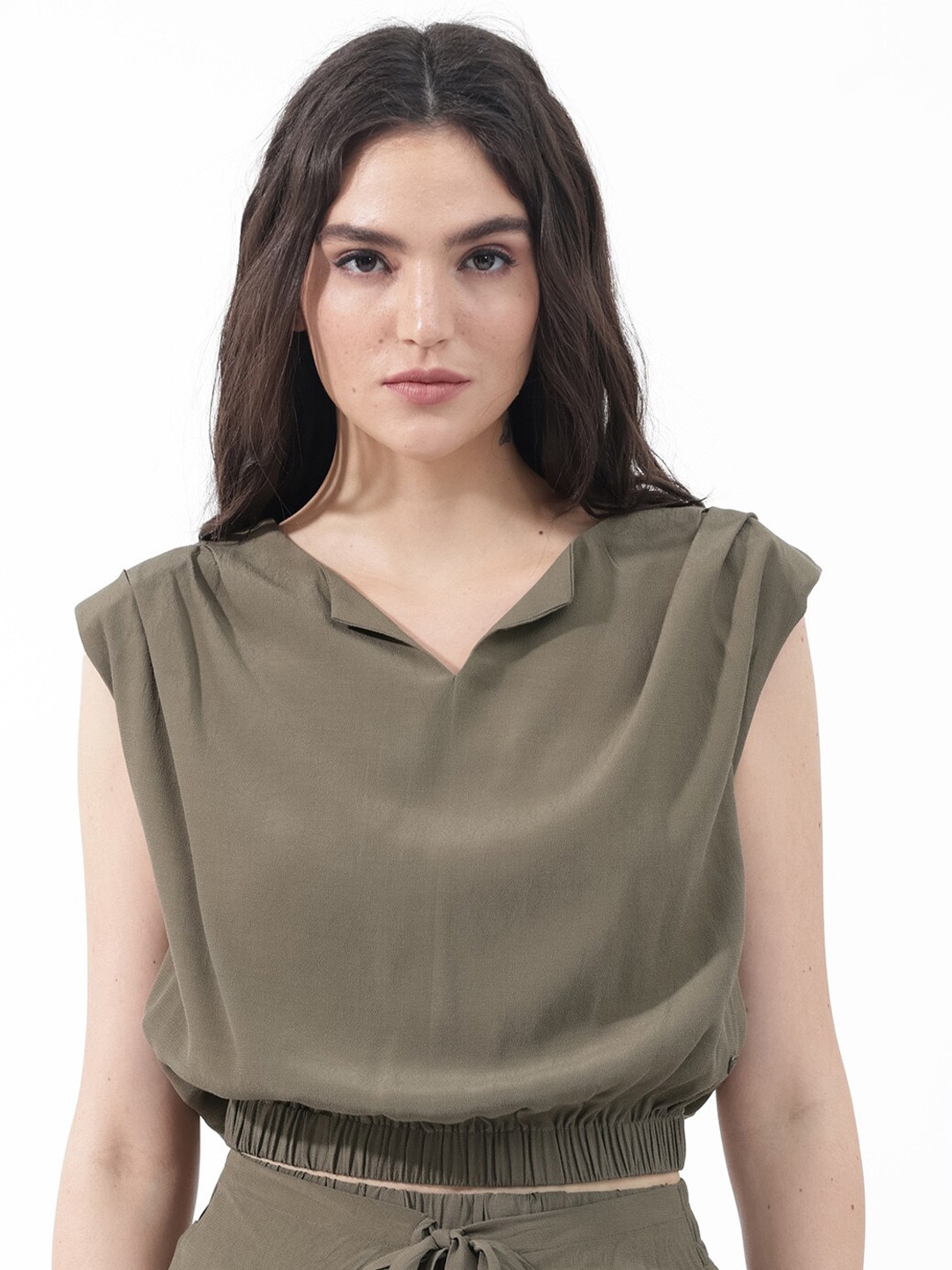 

RAREISM V-Neck Extended Sleeves Top, Olive