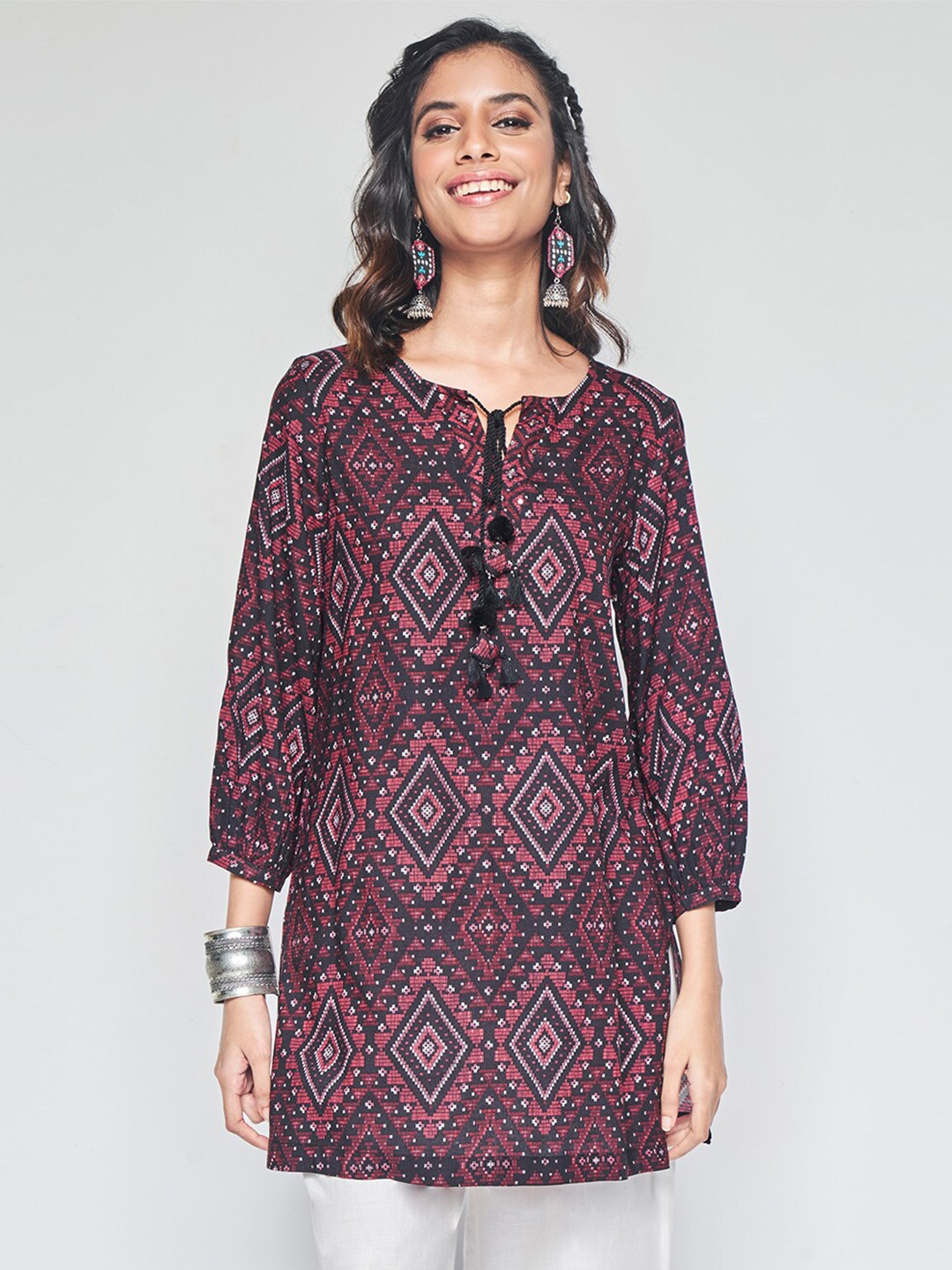 

Global Desi Floral Printed Kurti, Black