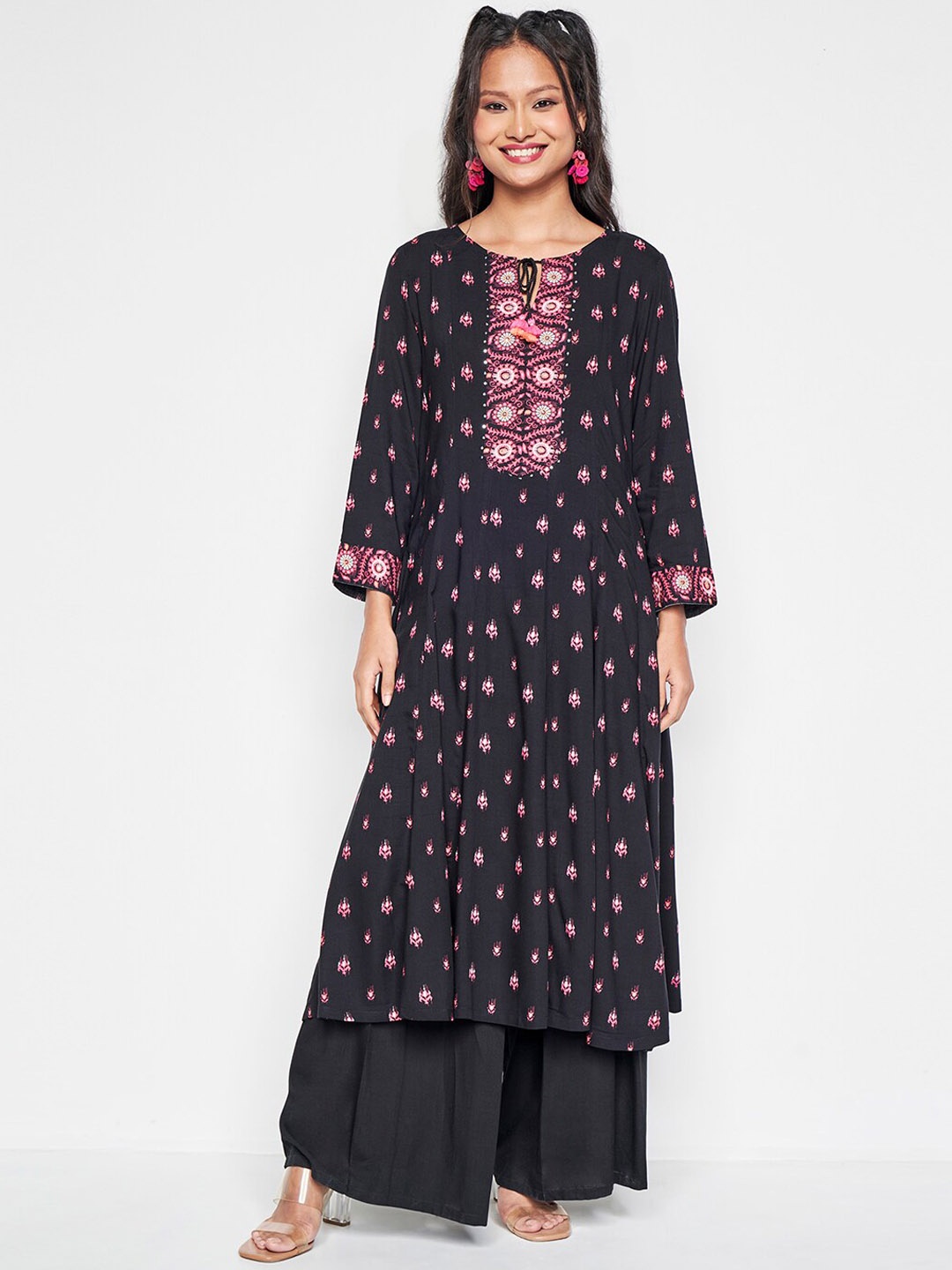 

Global Desi Tie Up Neck Long Sleeves Geometric Printed Rayon A Line Kurta, Black