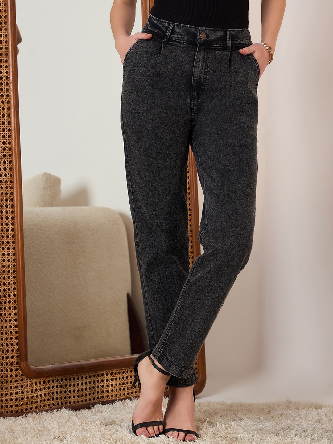 

Berrylush BASICS Women Boyfriend Fit Clean Look Cropped High-Rise Jeans, Black