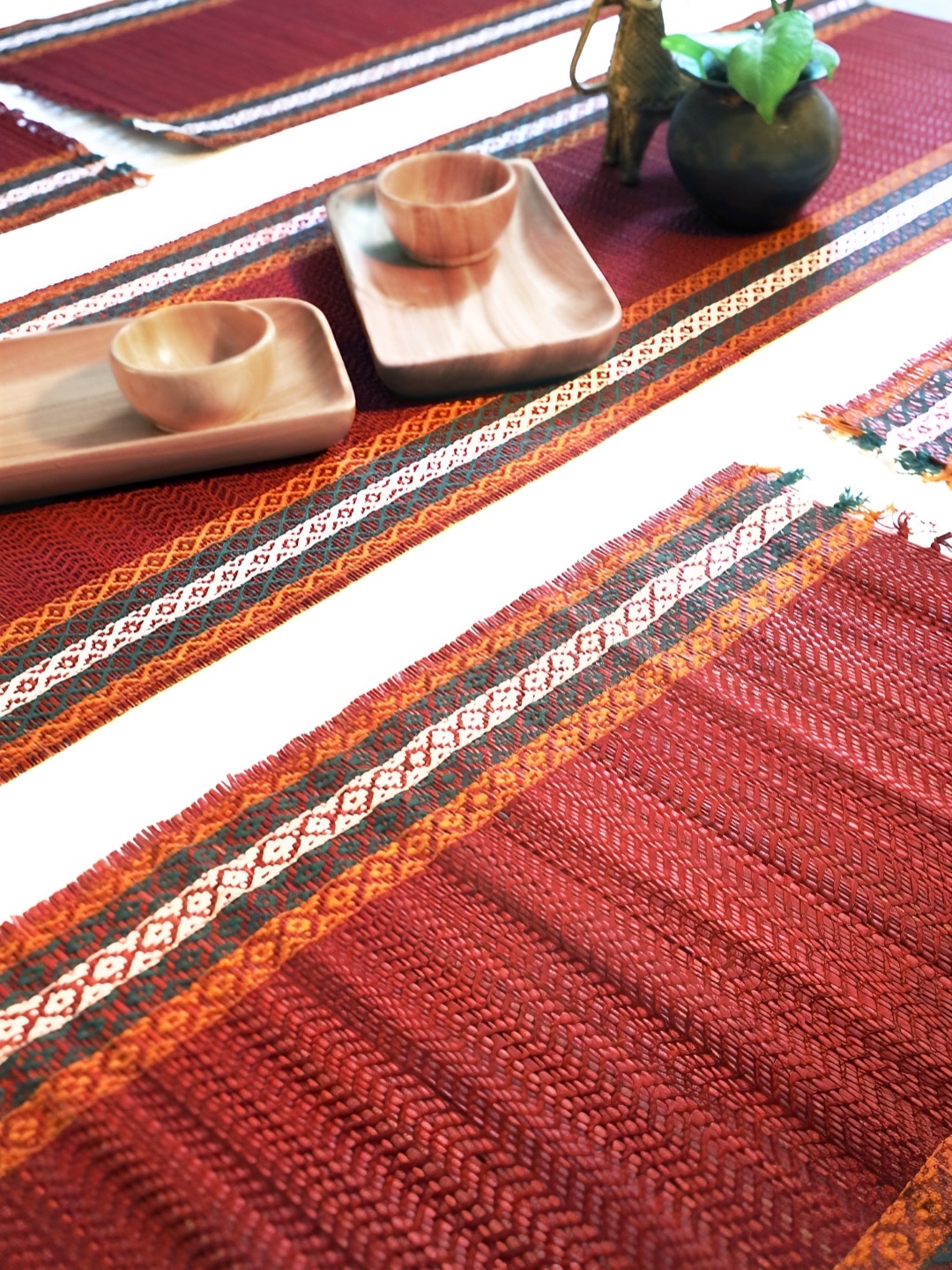 

Peepul Tree Red 7 Pieces Geometric Printed Grass Table Linen Set