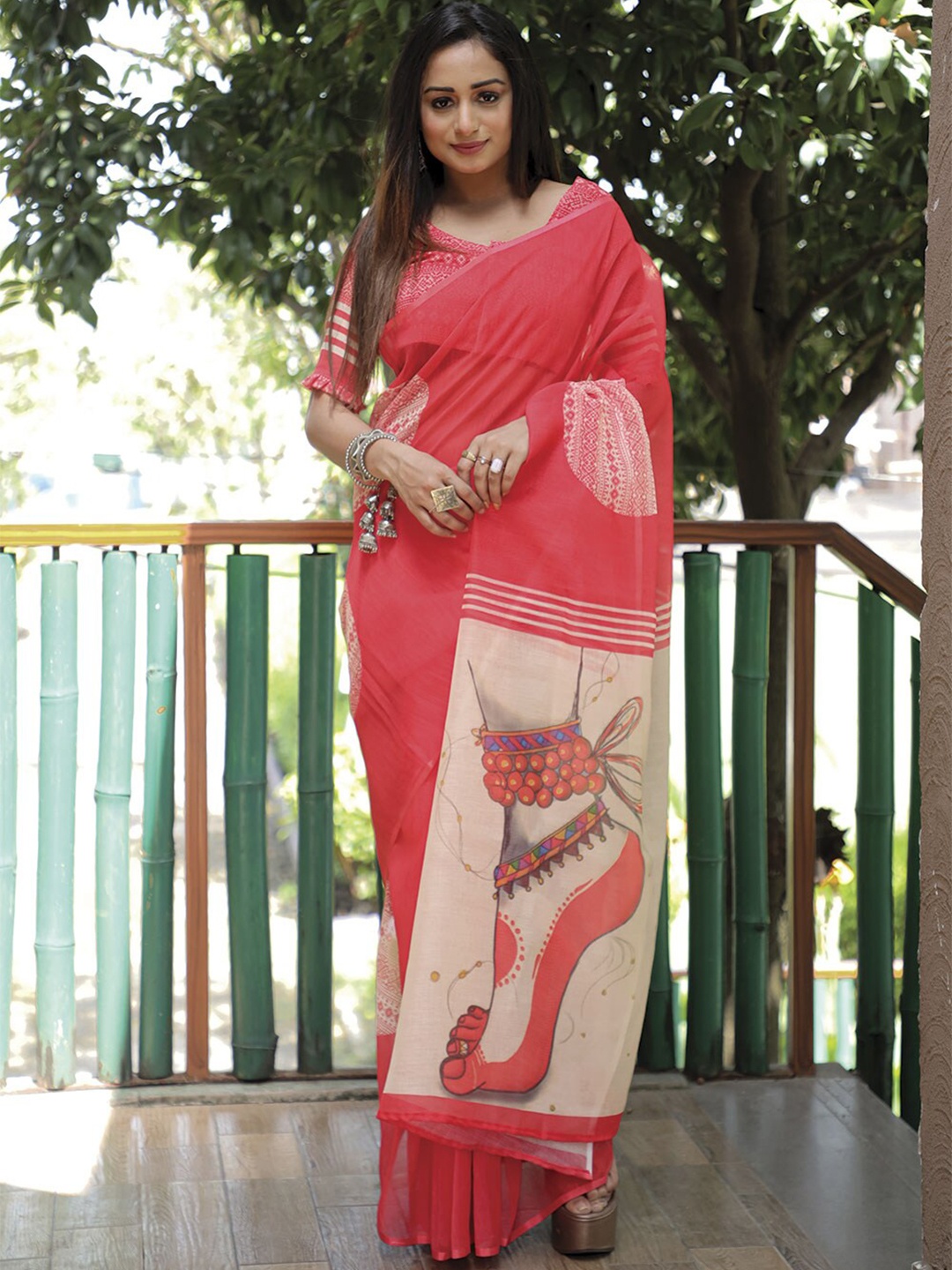 

Mitera Pink & Cream Ethnic Motifs Saree