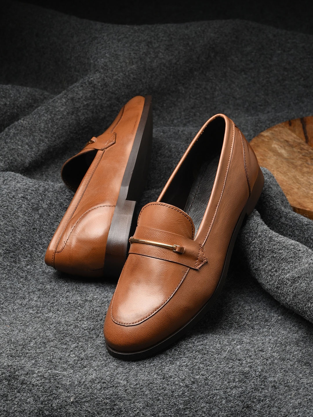 

CARLO ROMANO Women Round Toe Leather Lightweight Horsebit Loafers, Tan