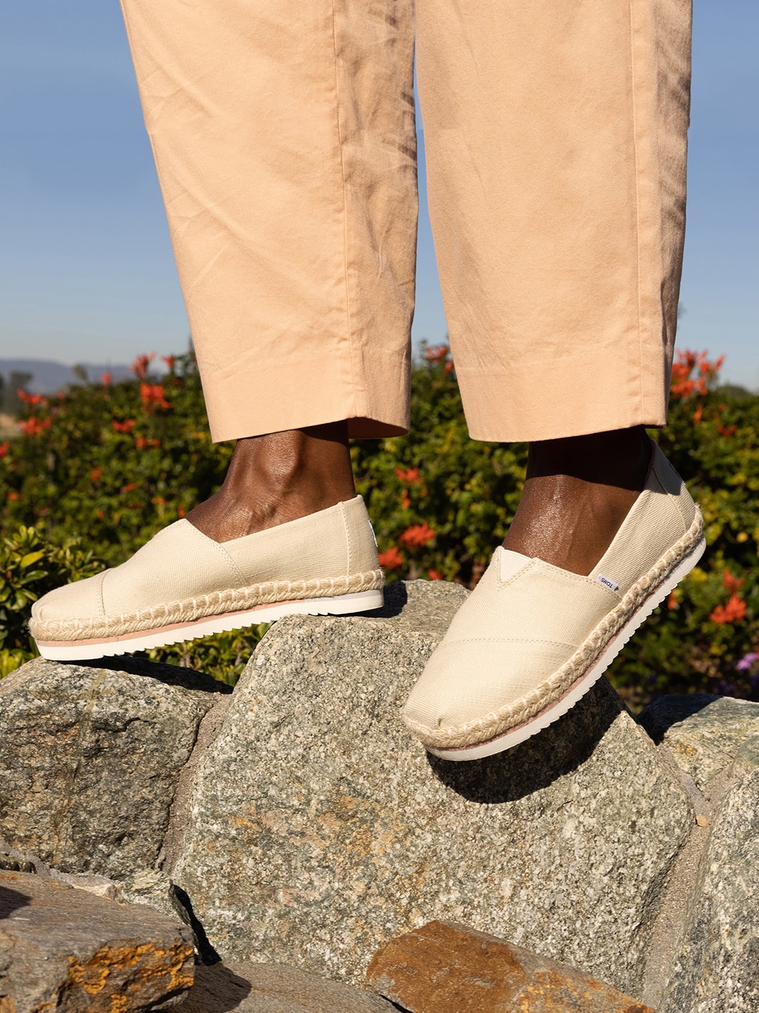 

TOMS Women Textured Comfort Insole Contrast Sole Slip-On Espadrilles, Beige