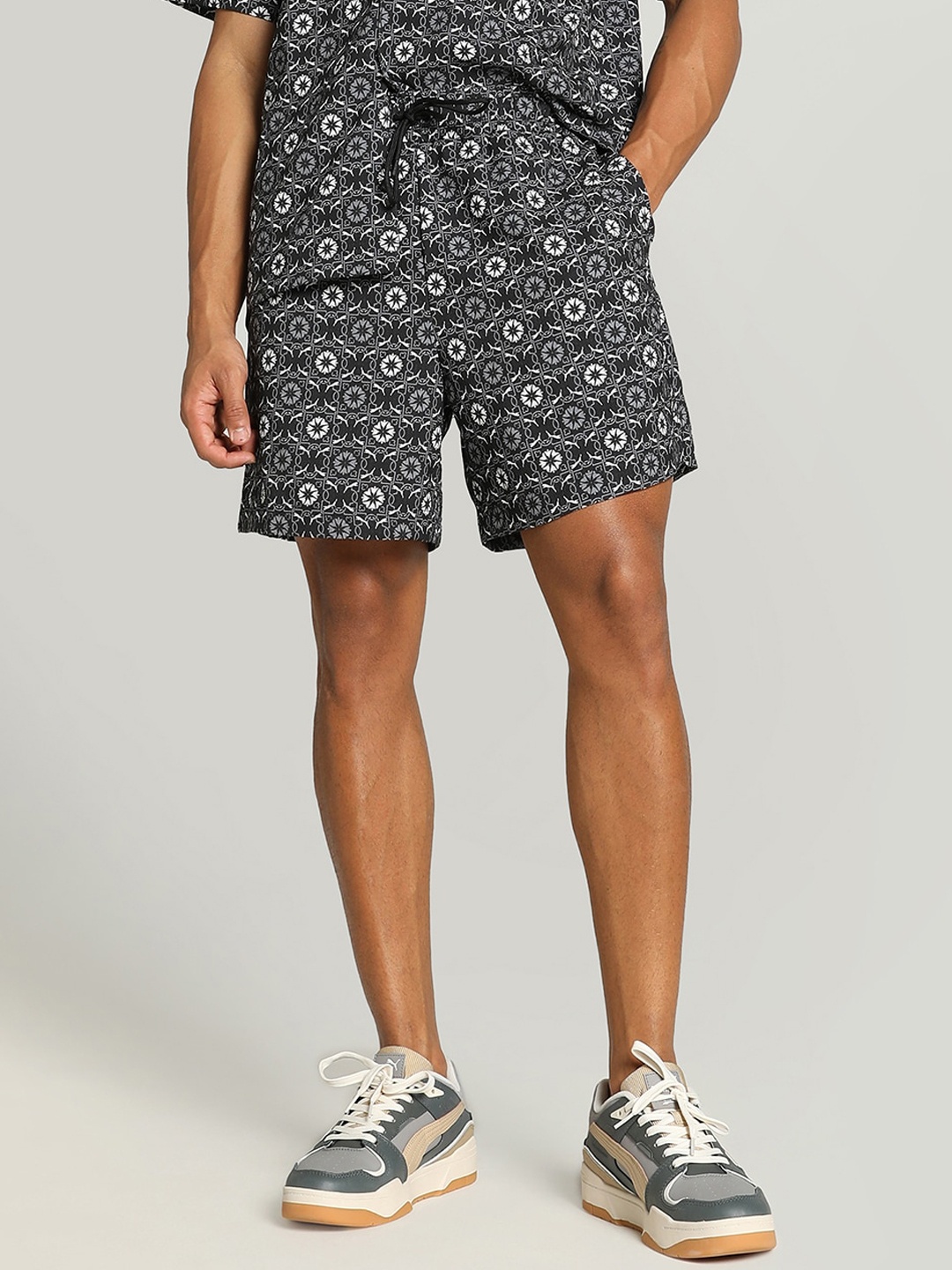 

Puma Classics Unisex Brand Logo Printed Woven Sports Shorts, Black