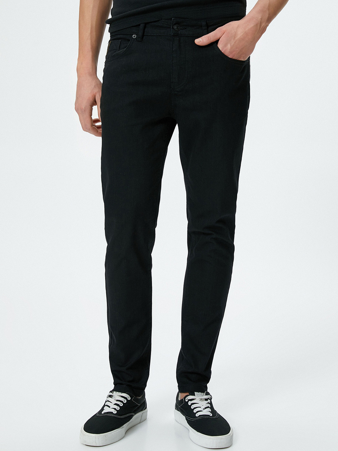 

Koton Men Skinny Fit Clean Look Low-Rise Stretchable Jeans, Black