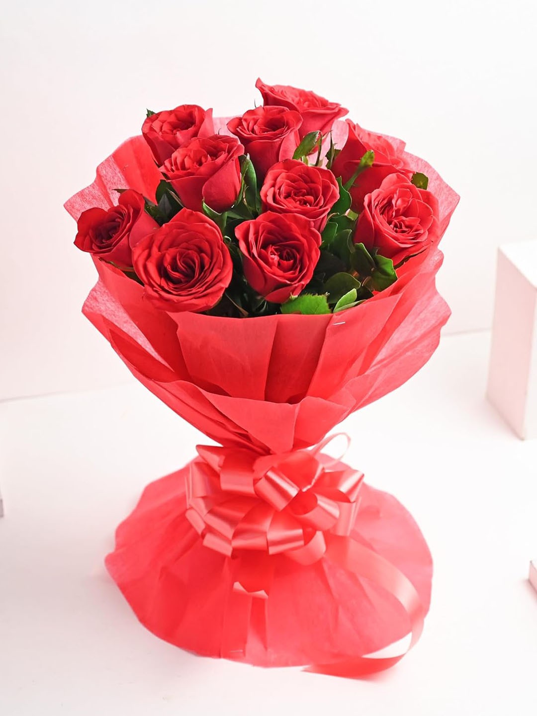 

Floweraura 10-Pcs Red Fresh Live Roses Flowers Bouquet With Wrapping Paper