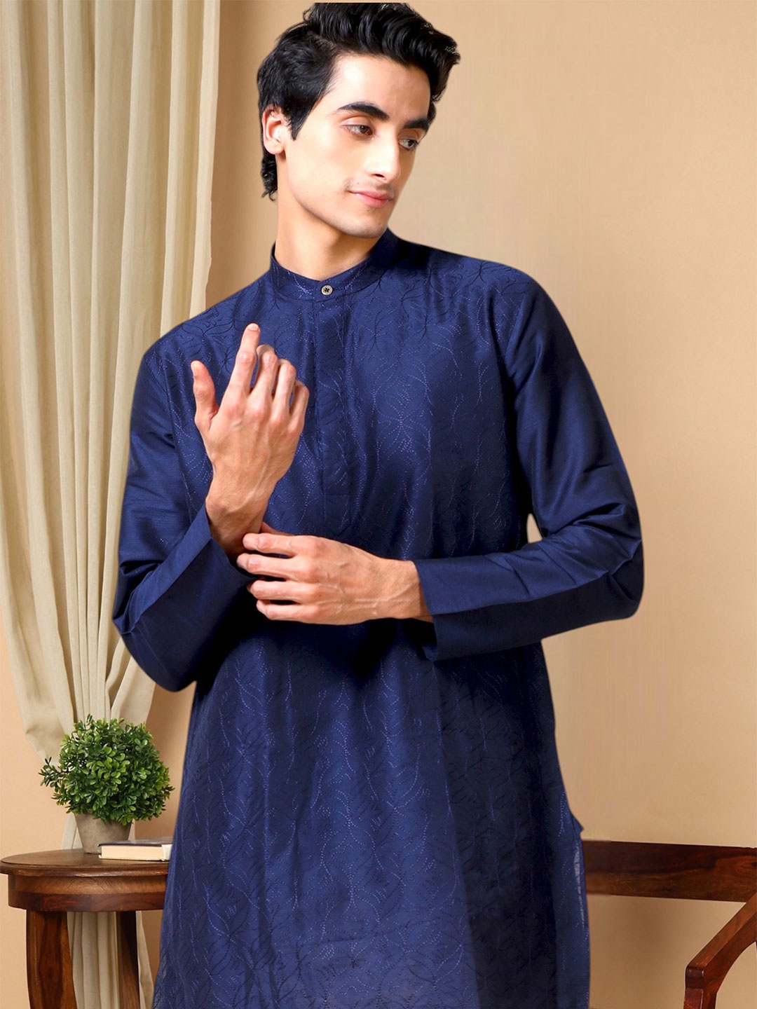 

TATTVA Ethnic Motifs Embroidered Mandarin Collar Thread Work Straight Kurta, Navy blue