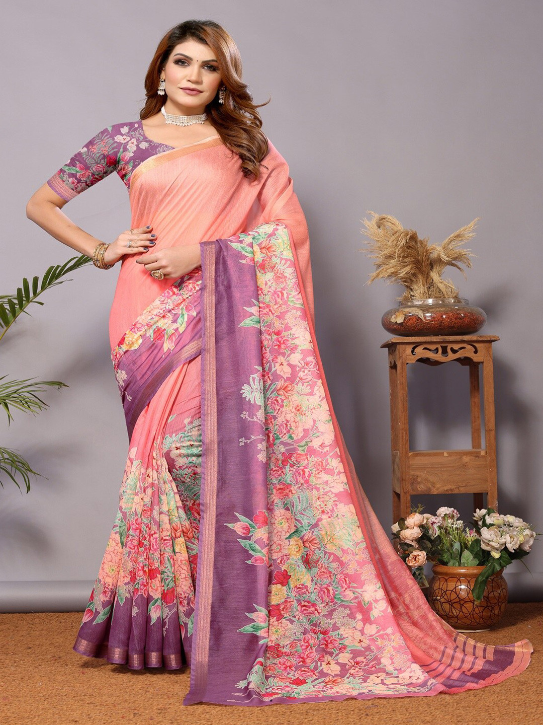 

ARYZE Floral Printed Zari Saree, Pink