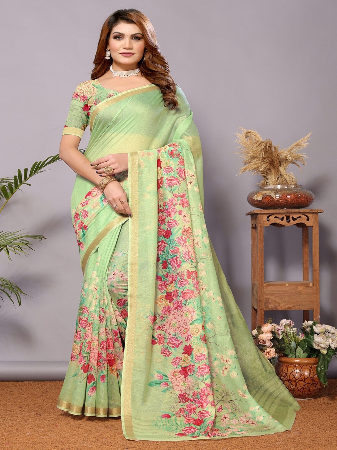 

ARYZE Floral Printed Zari Saree, Green