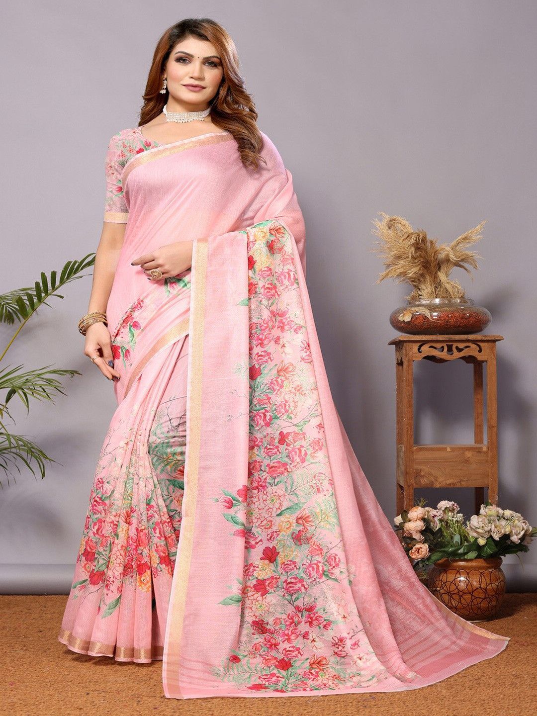 

ARYZE Floral Printed Zari Saree, Pink