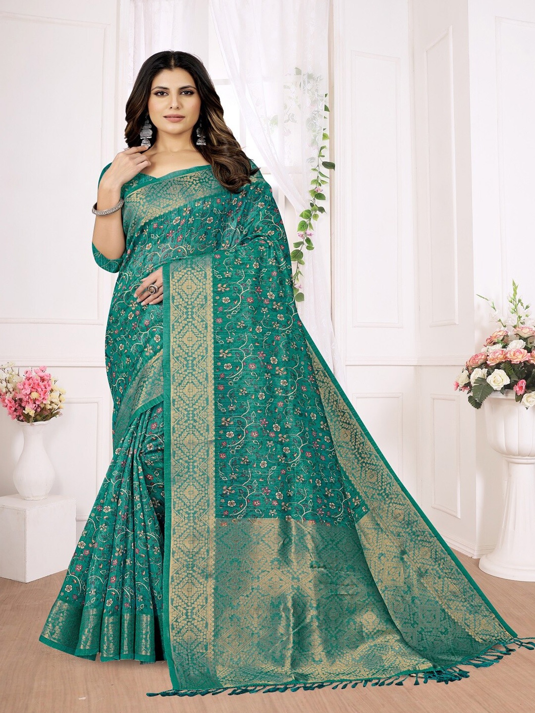 

ARYZE Floral Printed Zari Saree, Blue