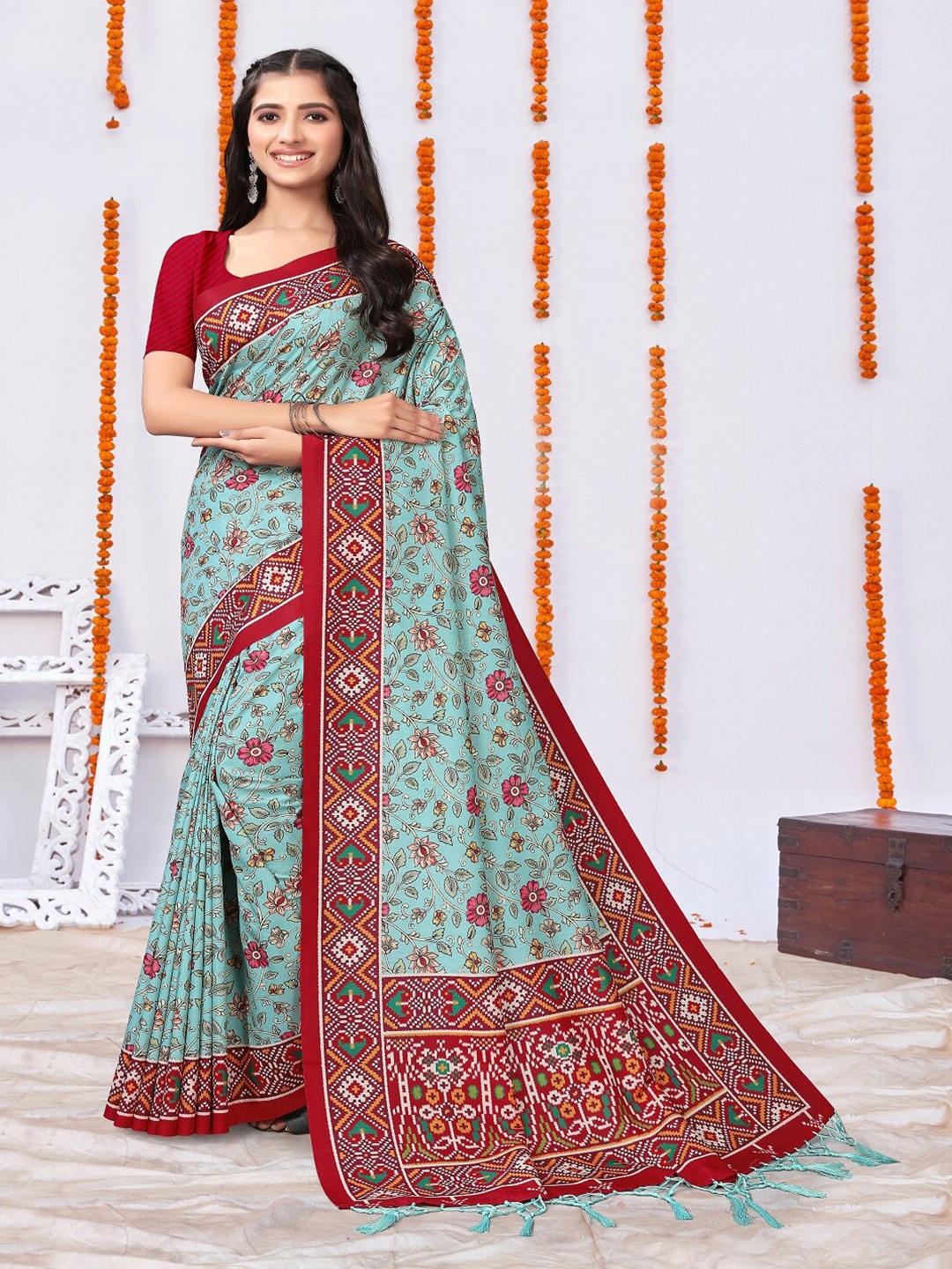 

ARYZE Floral Printed Saree, Blue