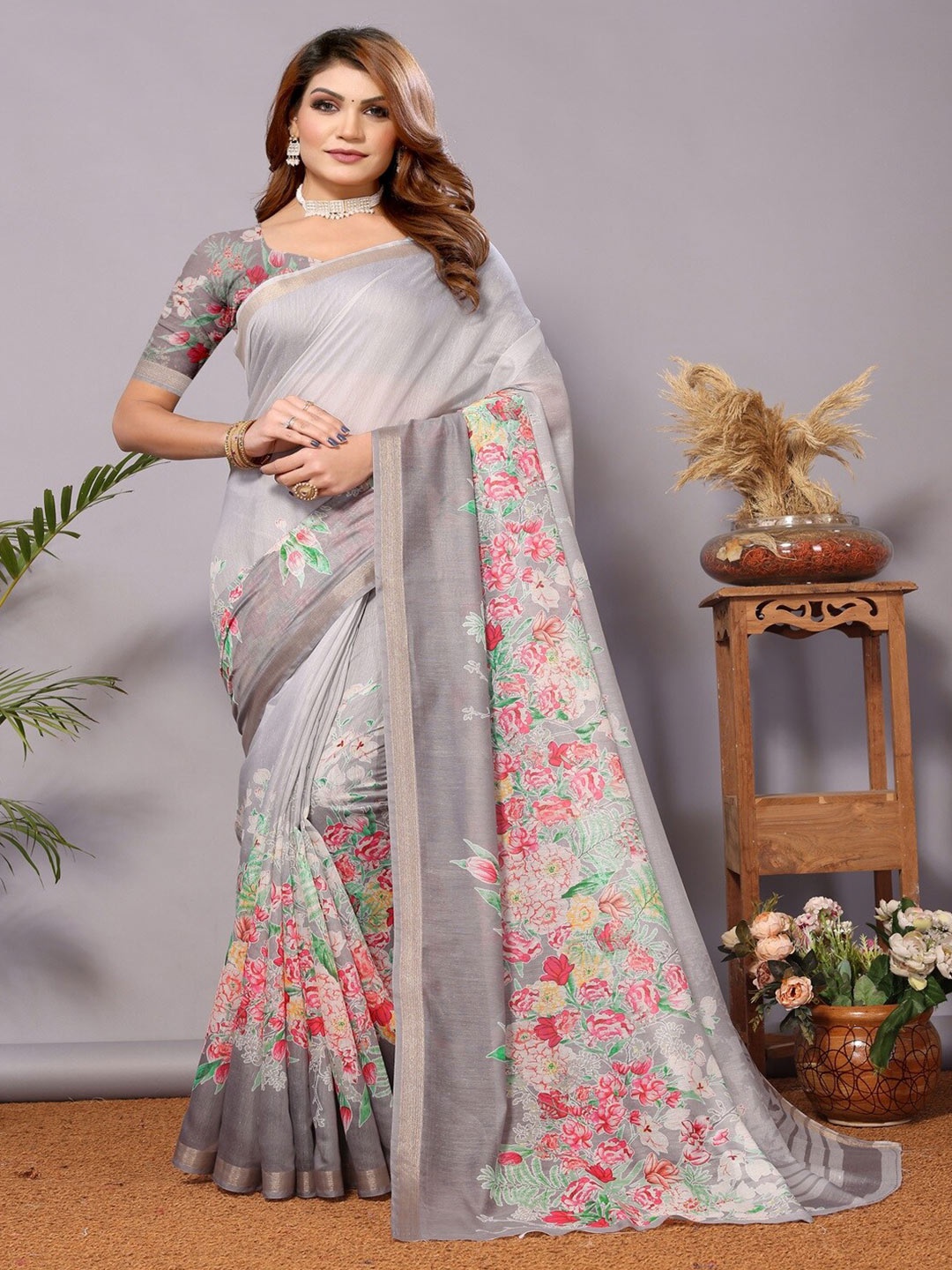 

ARYZE Floral Printed Zari Saree, Grey