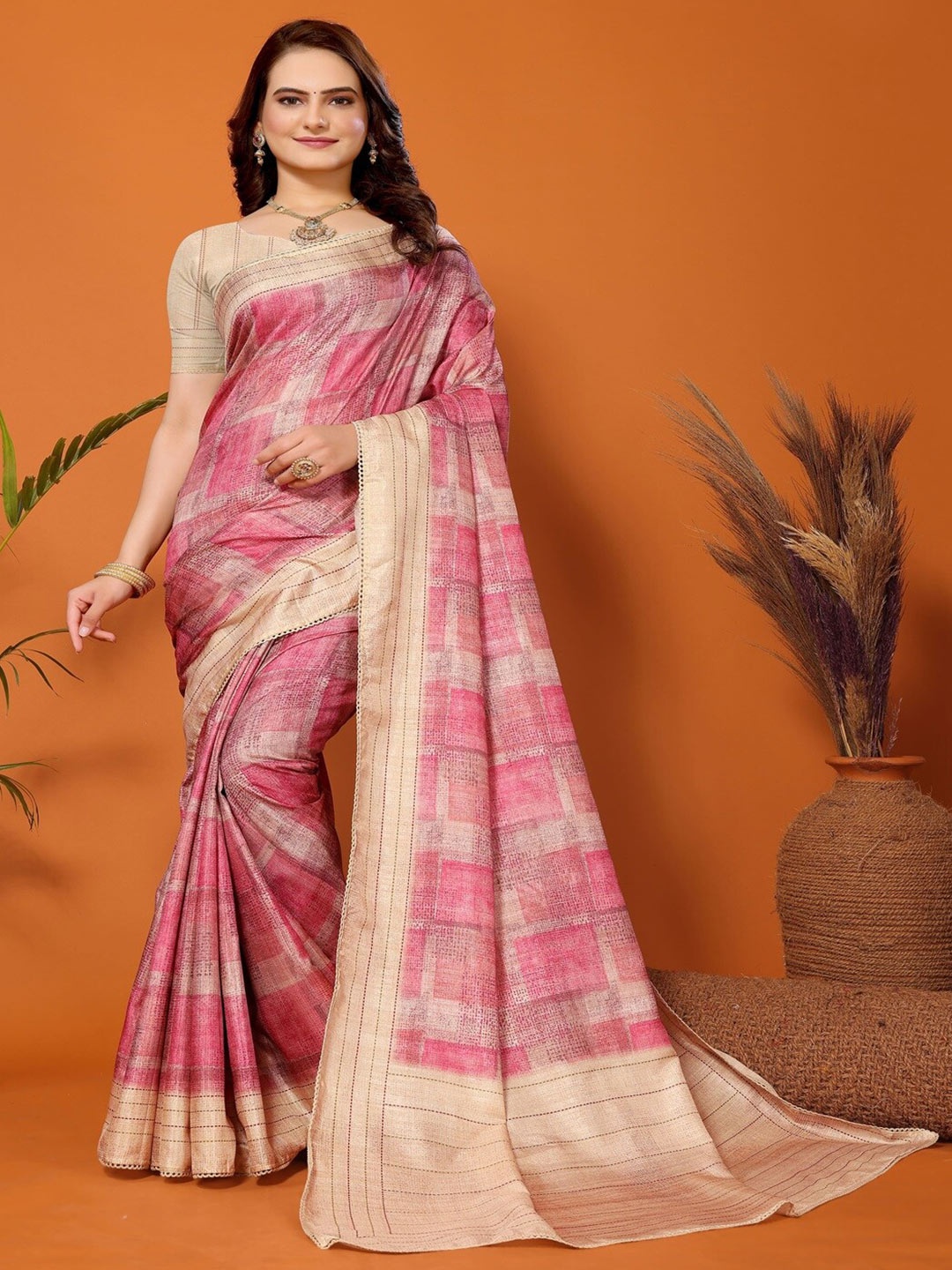 

ARYZE Abstract Printed Saree, Pink