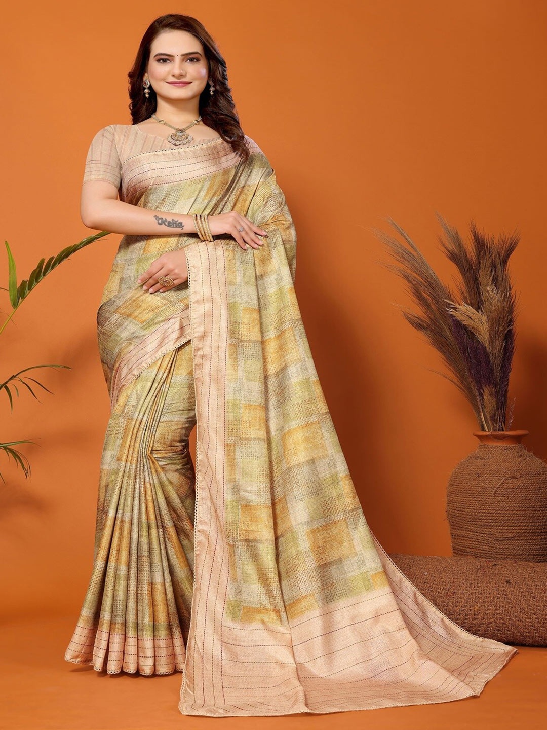 

ARYZE Abstract Printed Saree, Cream