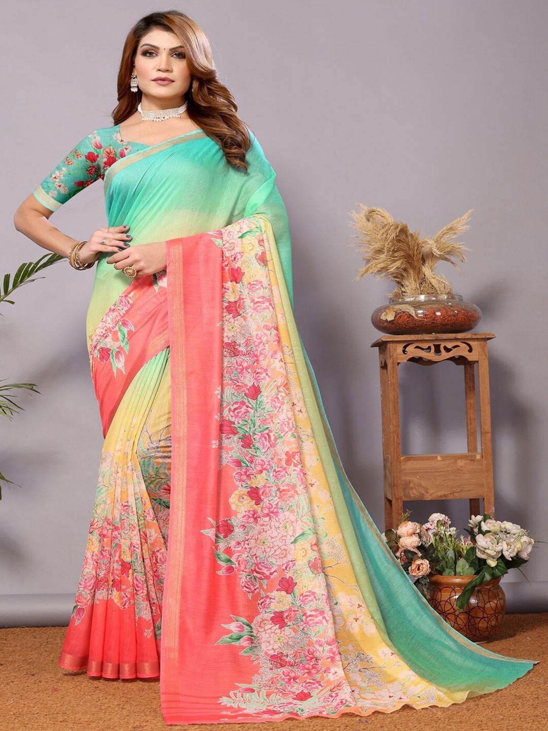 

ARYZE Floral Printed Zari Saree, Green