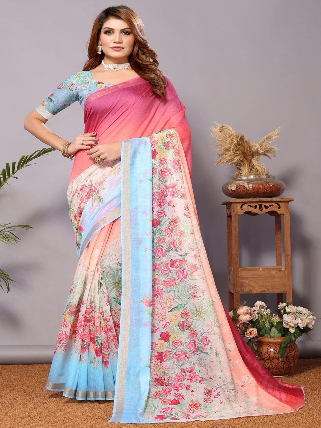 

ARYZE Floral Printed Zari Saree, Pink
