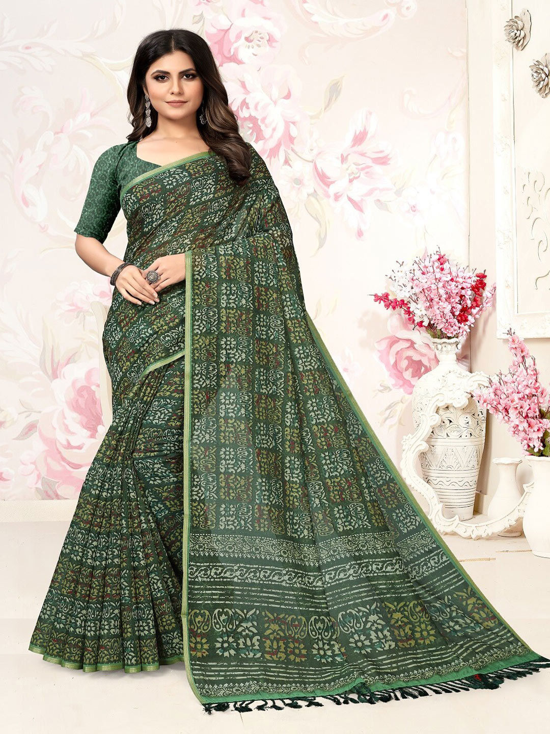 

ARYZE Ethnic Motifs Printed Zari Saree, Green