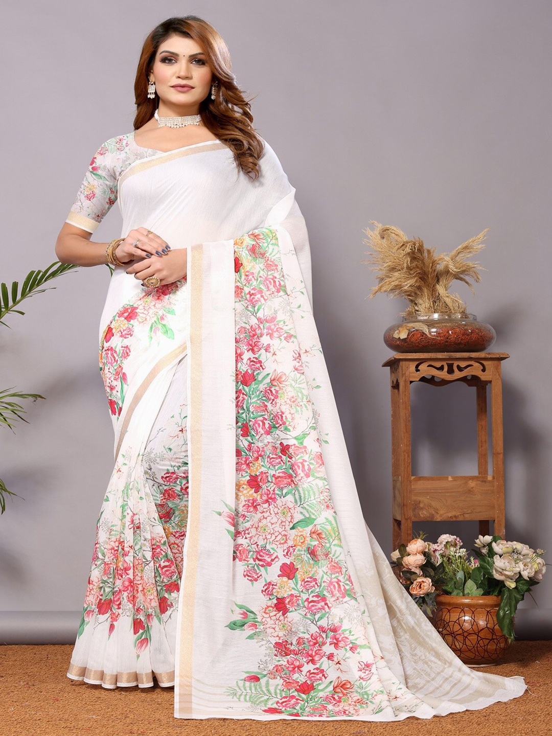 

ARYZE Floral Printed Zari Saree, White