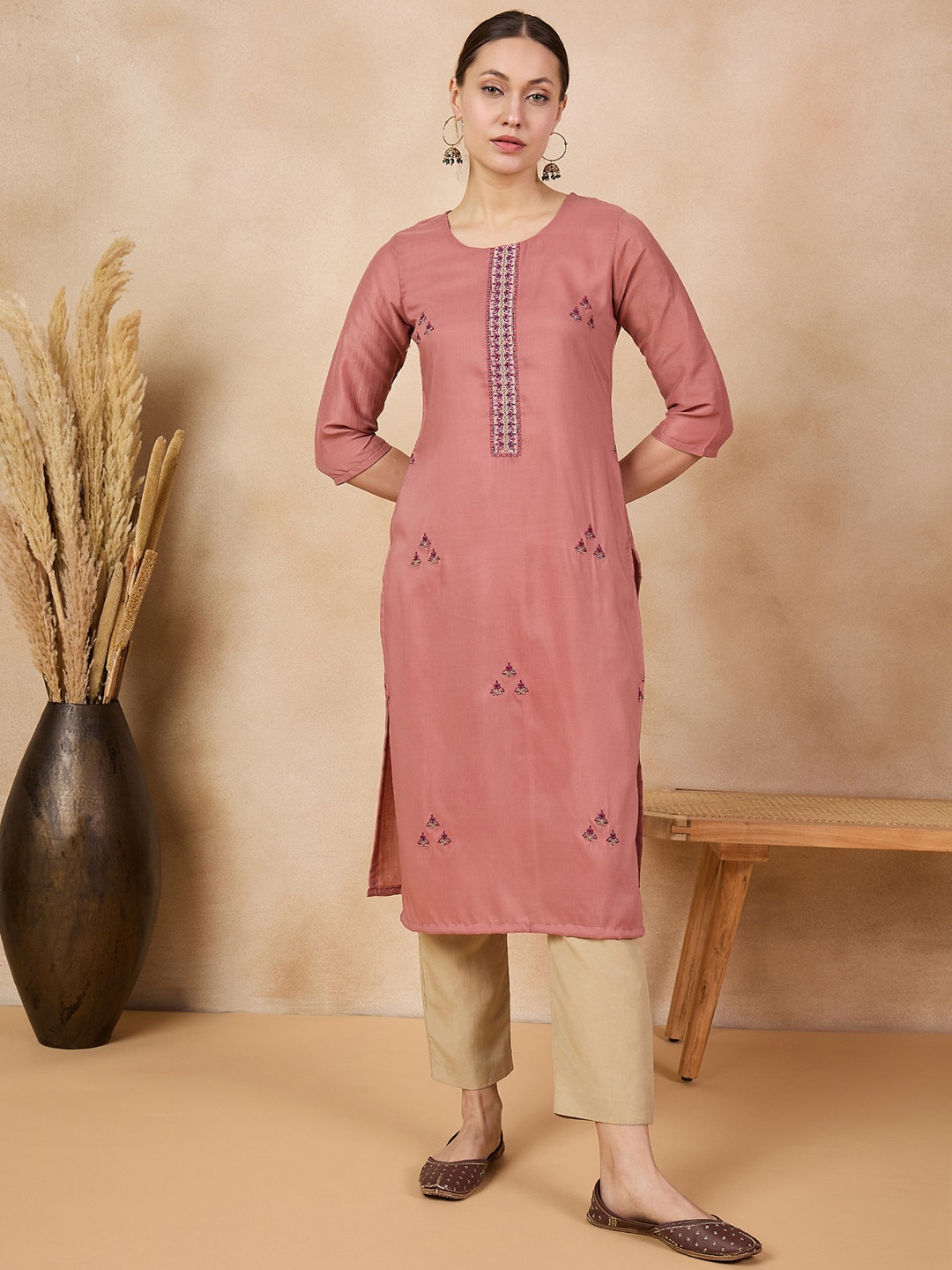 

Anouk Ethnic Motifs Embroidered Straight Kurta, Peach