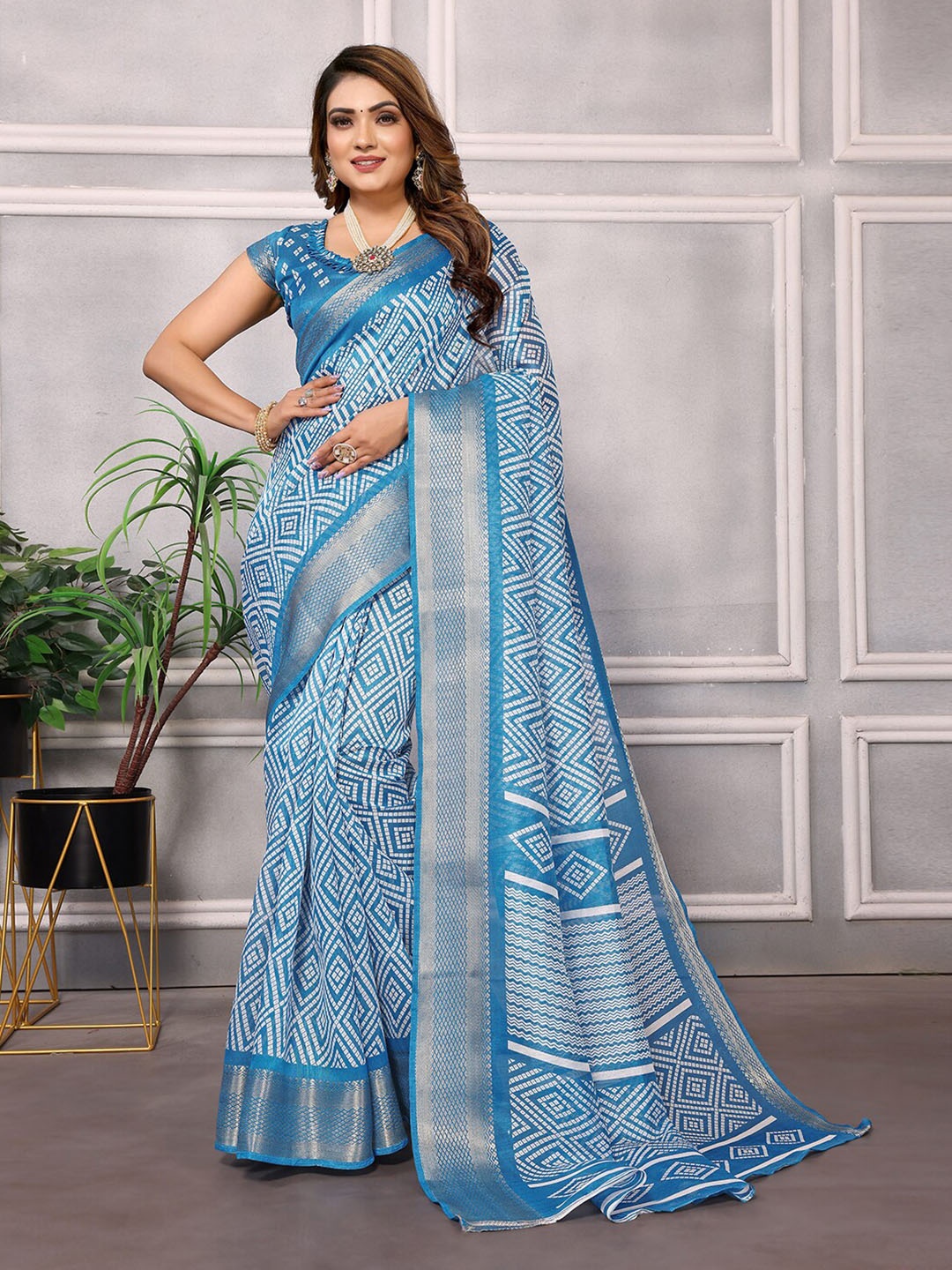 

Hema silk mills Geometric Printed Zari Bandhani Saree, Blue