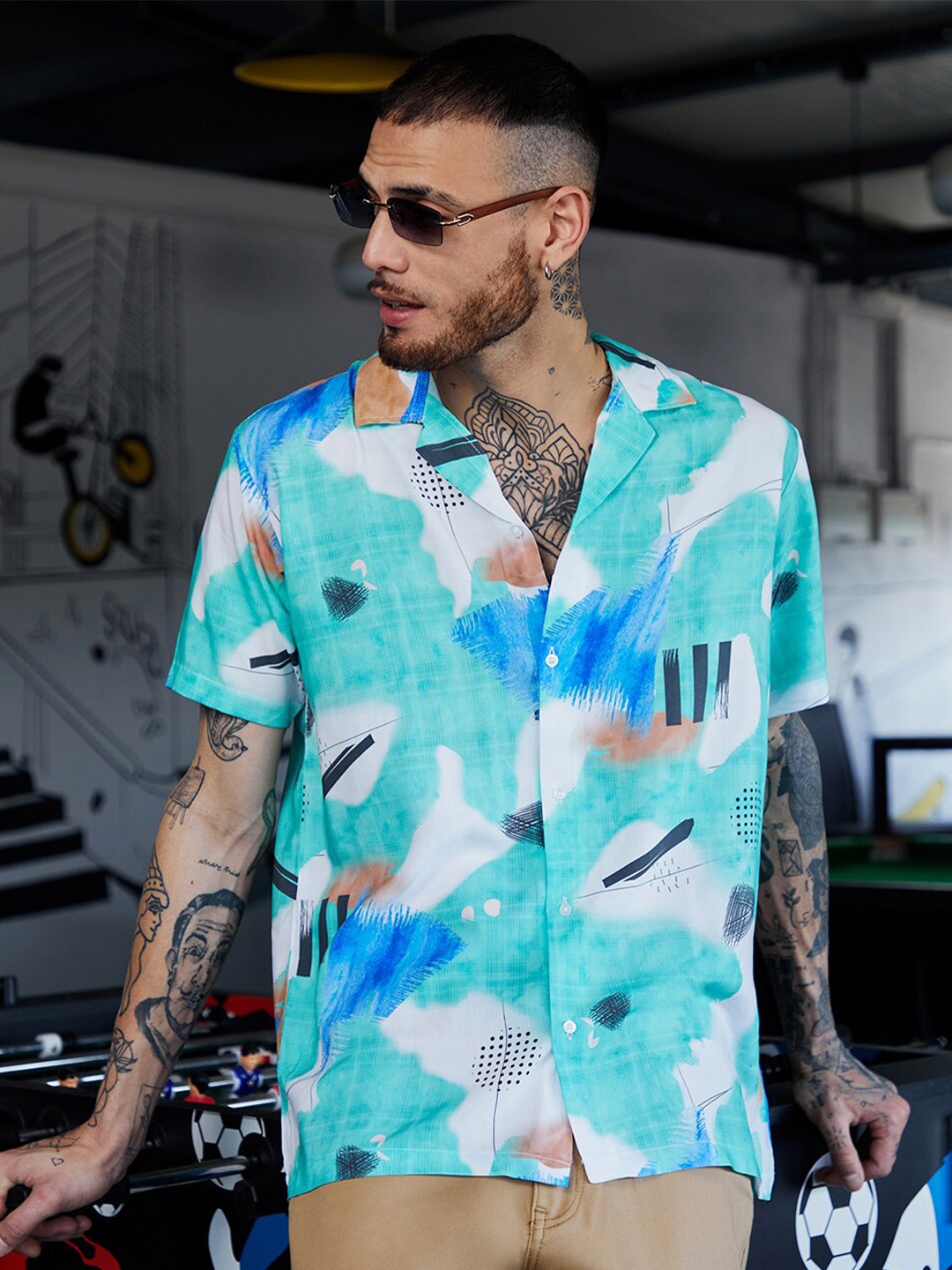 

Campus Sutra Classic Fit Abstract Printed Cuban Collar Short Sleeves Casual Shirt, Green