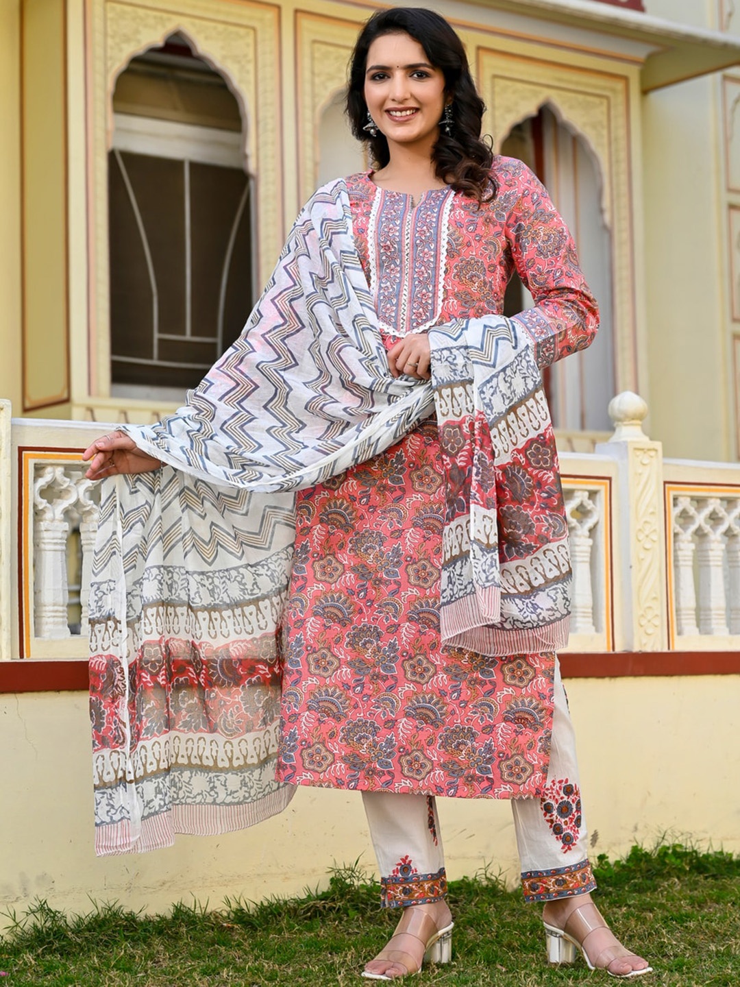 

D K W Floral Printed Regular Pure Cotton Kurta With Trousers & Dupatta, Pink