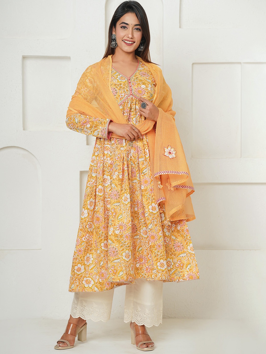 

JAIPURIBANNO Floral Printed Empire Pure Cotton Kurta with Palazzos & With Dupatta, Yellow