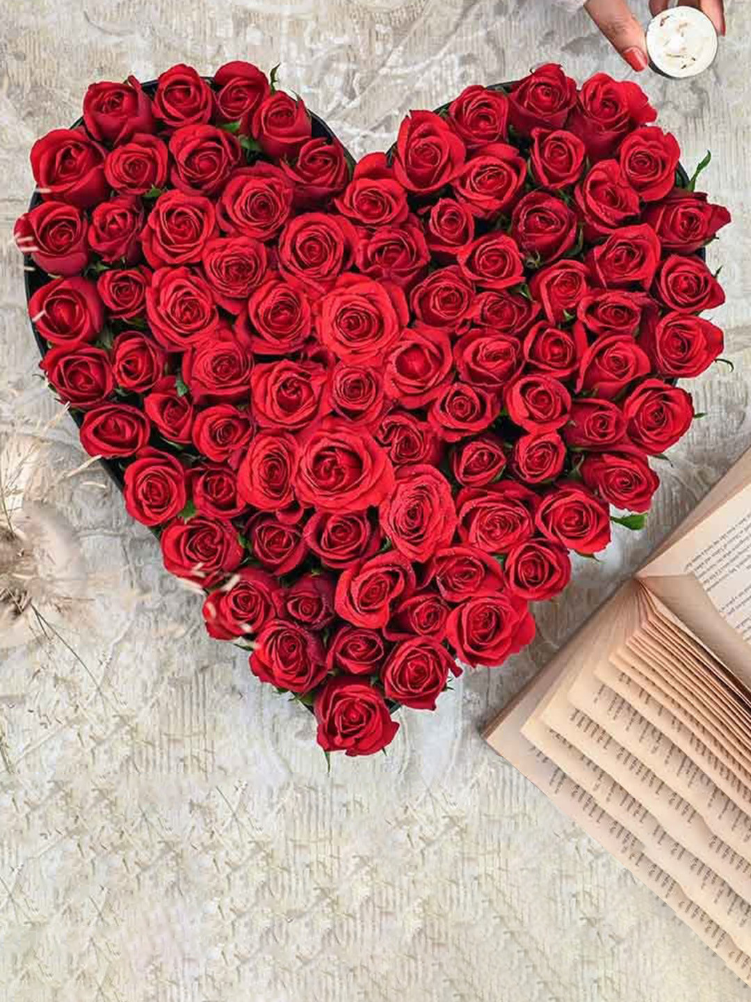 

Floweraura 100Pcs Red Roses Flowers Bouquet In Black Heart Shape Box