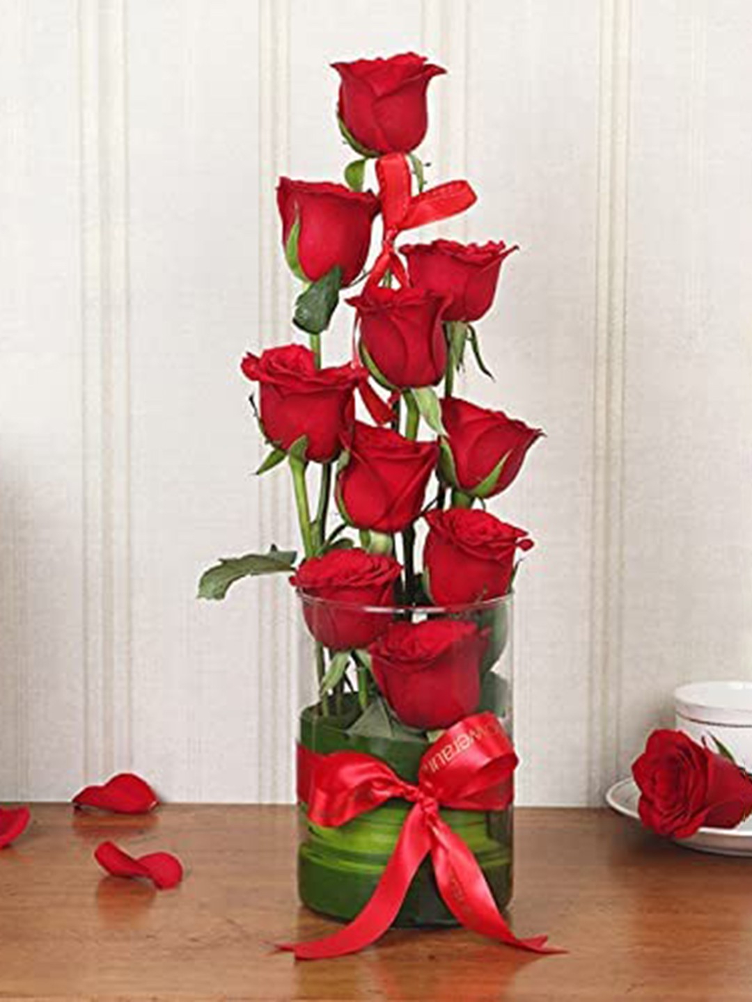 

Floweraura 10-Pcs Red Fresh Live Roses Flowers Bouquet With Glass Vase