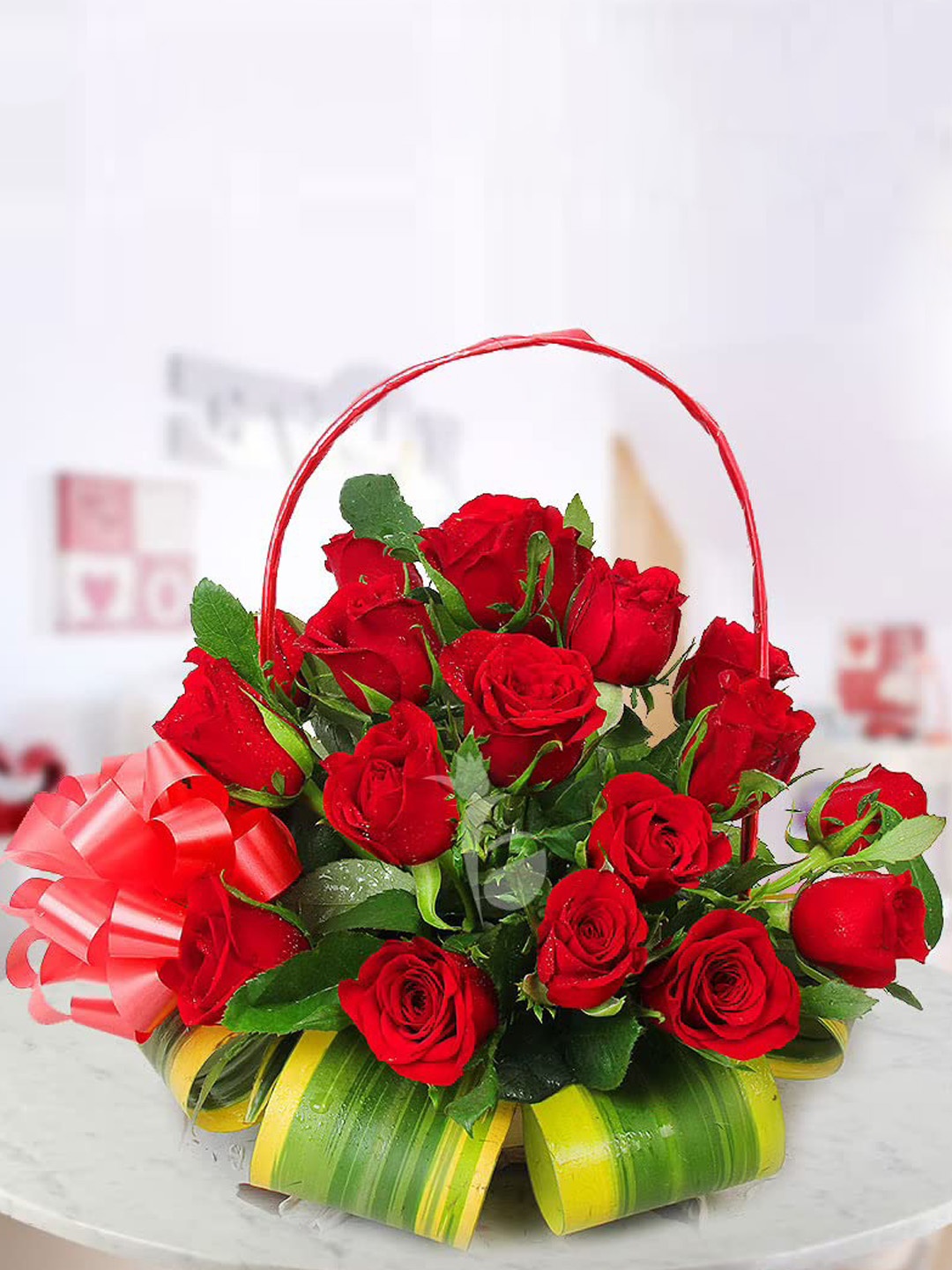 

Floweraura 30-Pcs Red Fresh Live Roses Flowers Bouquet With Wooden Basket