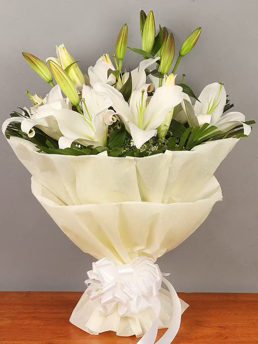 

Floweraura White and Green 6 Pieces Fresh Live Lillies Flowers Bouquet With Wrapping Paper