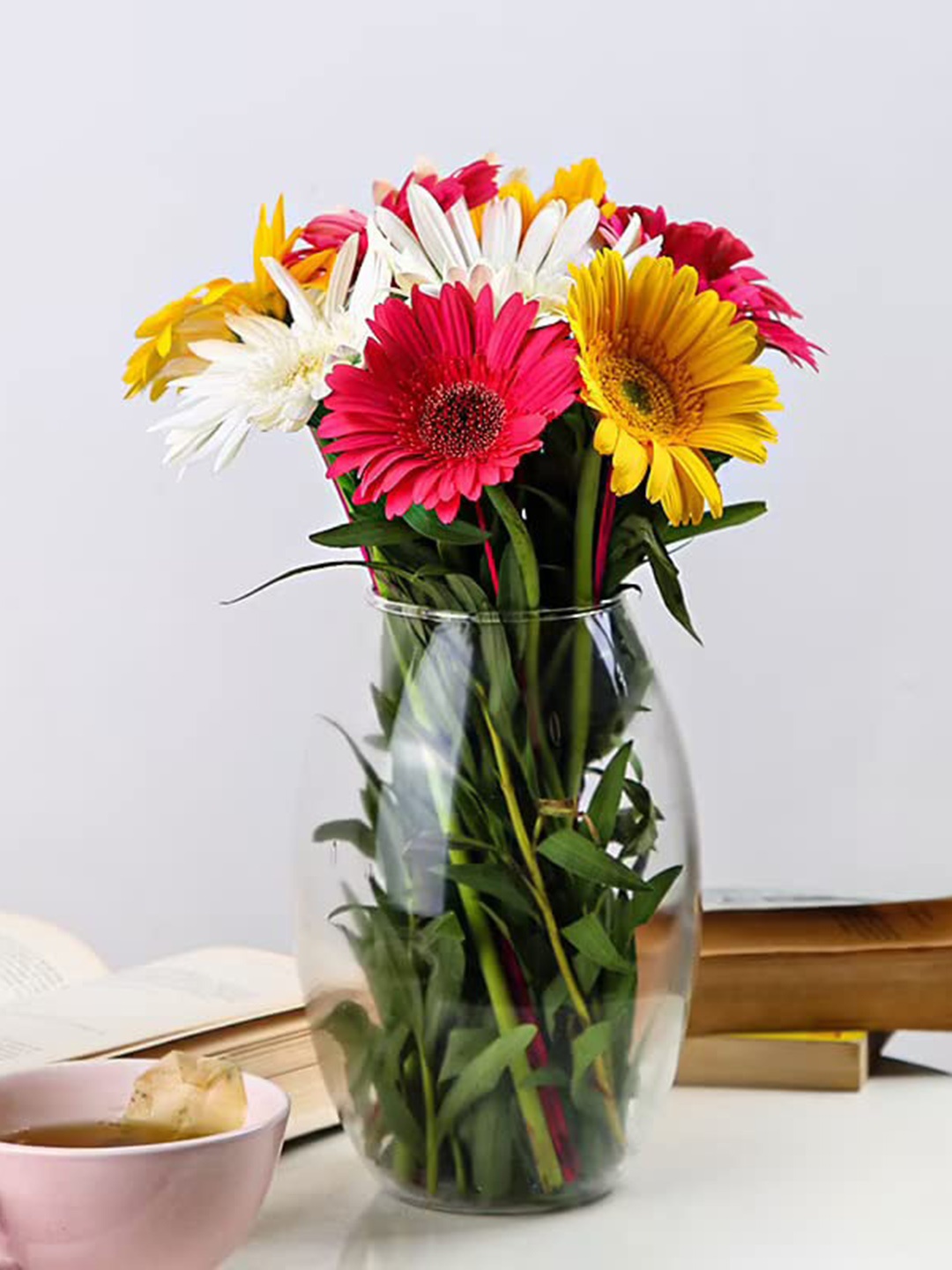 

Floweraura Red & White 12 Pieces Gerberas Fresh Live Flowers Bouquet With Glass Pot