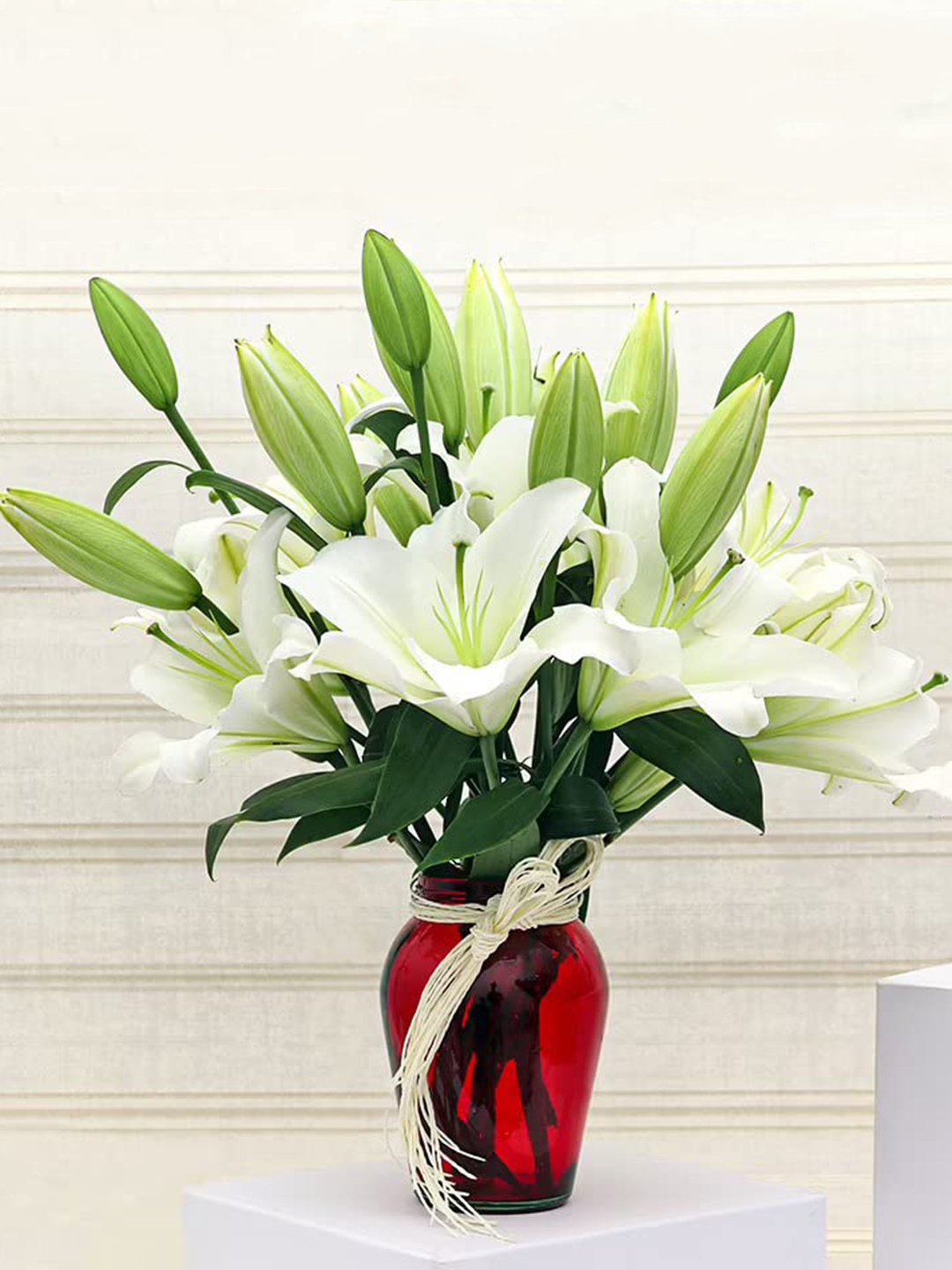 

Floweraura White 8-Pcs Lilies Fresh Live Flowers Bouquet With Glass Vase