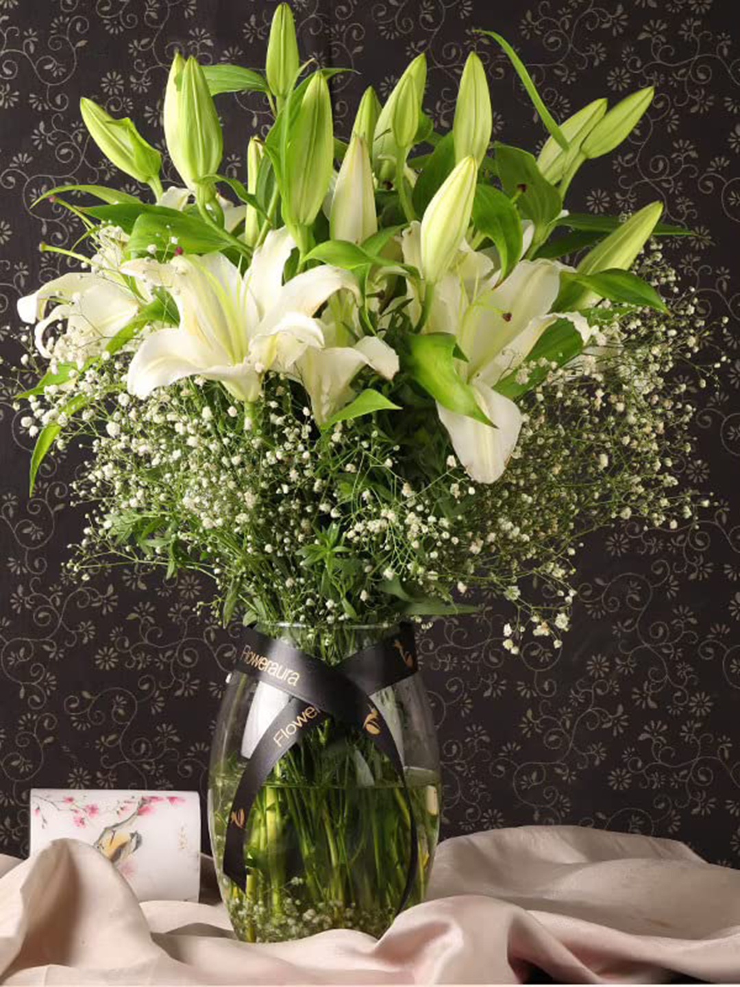 

Floweraura White & Transparent 7 Pieces Fresh Live Lilies Flowers Bouquet With Glass Vase