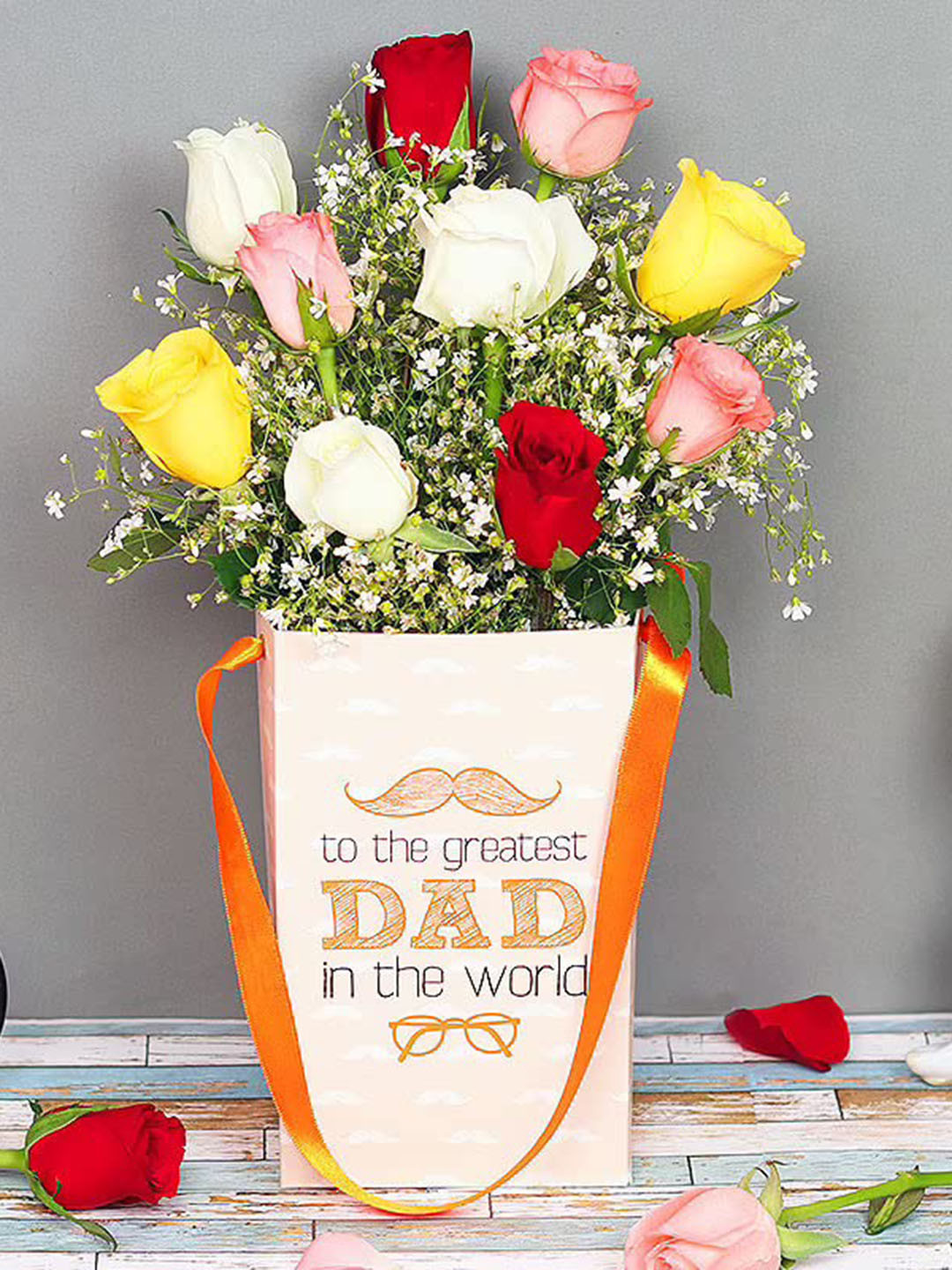 

Floweraura White & Yellow 10-Pcs Mixed Fresh Live Roses Flowers Bouquet With Bag, Multi