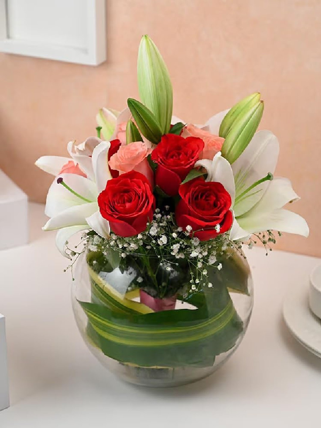 

Floweraura Red & White 30 Pieces Glass Mixed Fresh Live Roses Flowers Bouquet