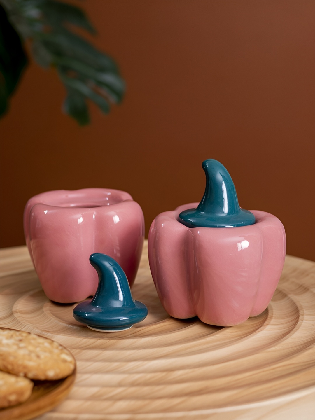

The Decor Lane Pink Ceramic Dishwasher and Microwave Safe Food Container