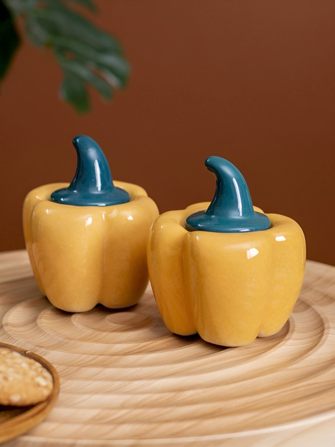 

The Decor Lane Yellow Ceramic Dishwasher and Microwave Safe Food Container