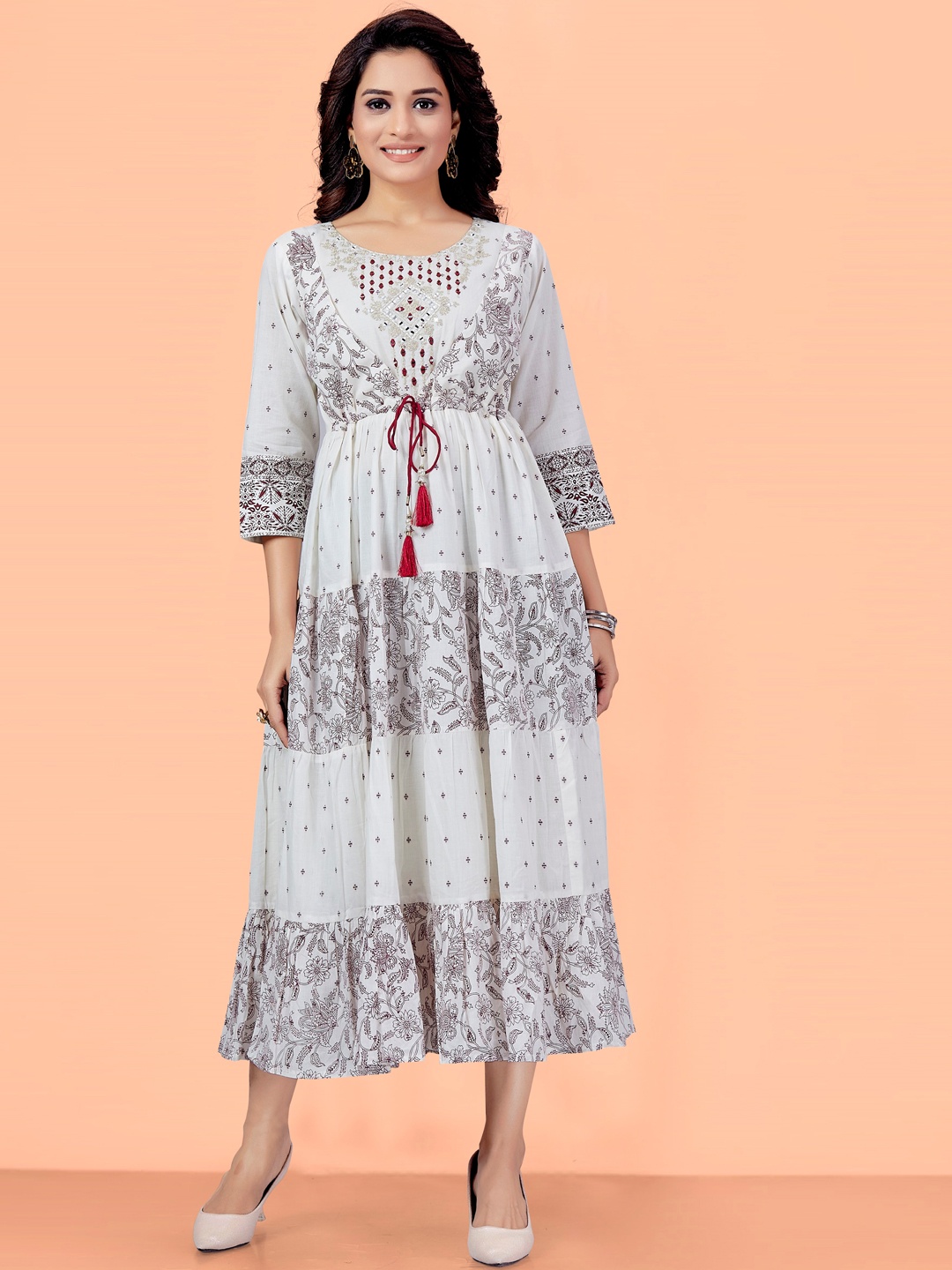 

SajiSaheli Round Neck Printed Flared Sleeves Thread Work Dobby Anarkali Kurta, Off white