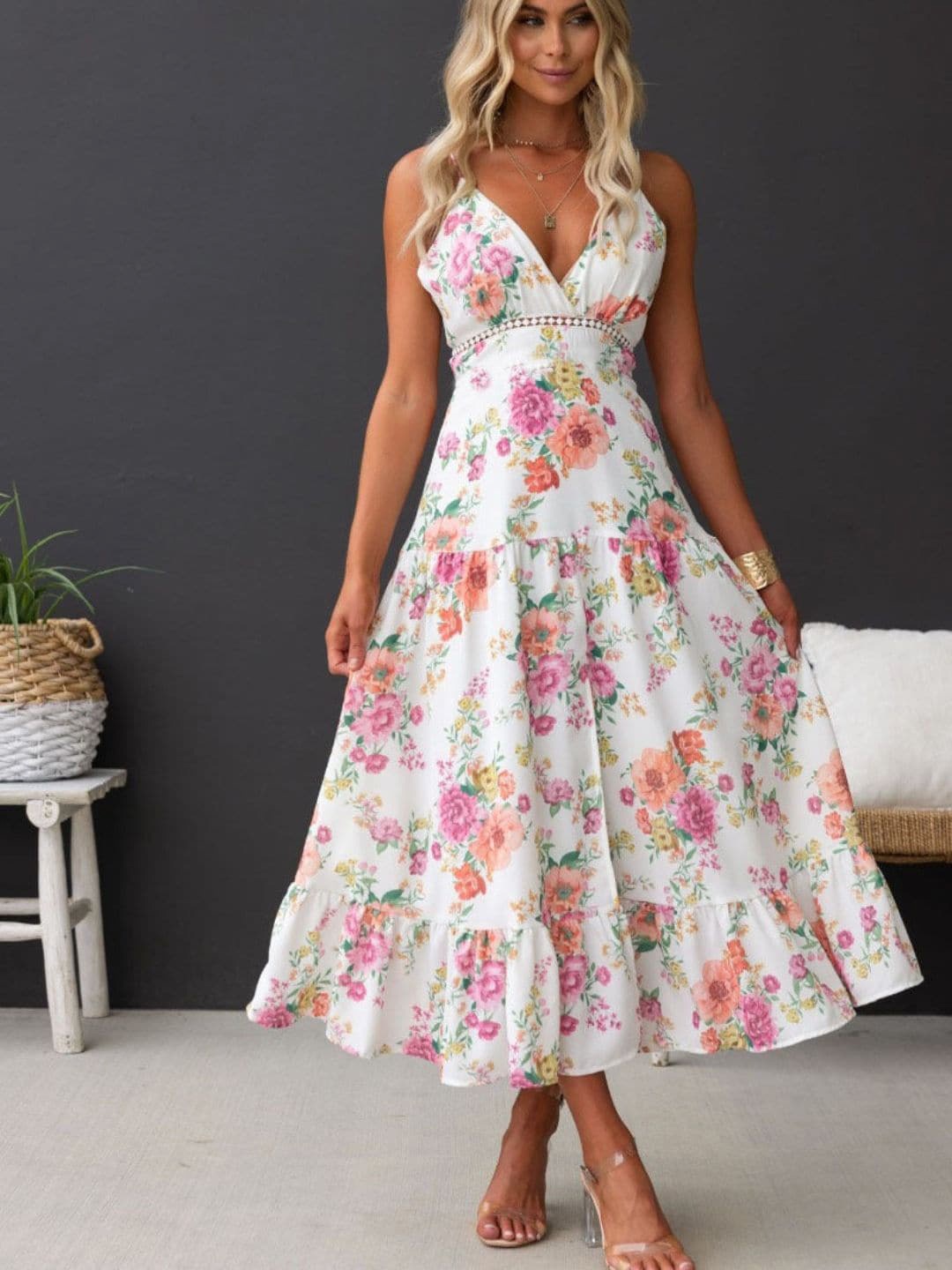 

DressBerry White Floral Printed V-Neck Sleeveless Tiered Detail Fit & Flare Midi Dress