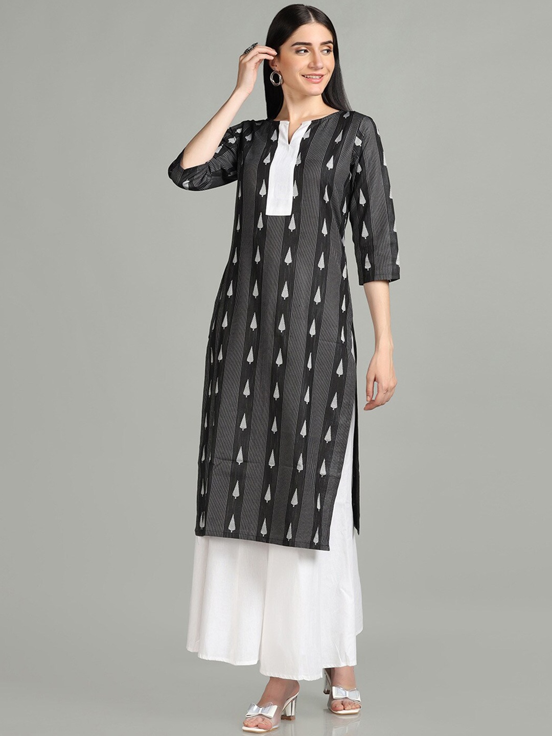 

HRITIKA Geometric Printed Three-Quarter Sleeves Straight Kurta, Black