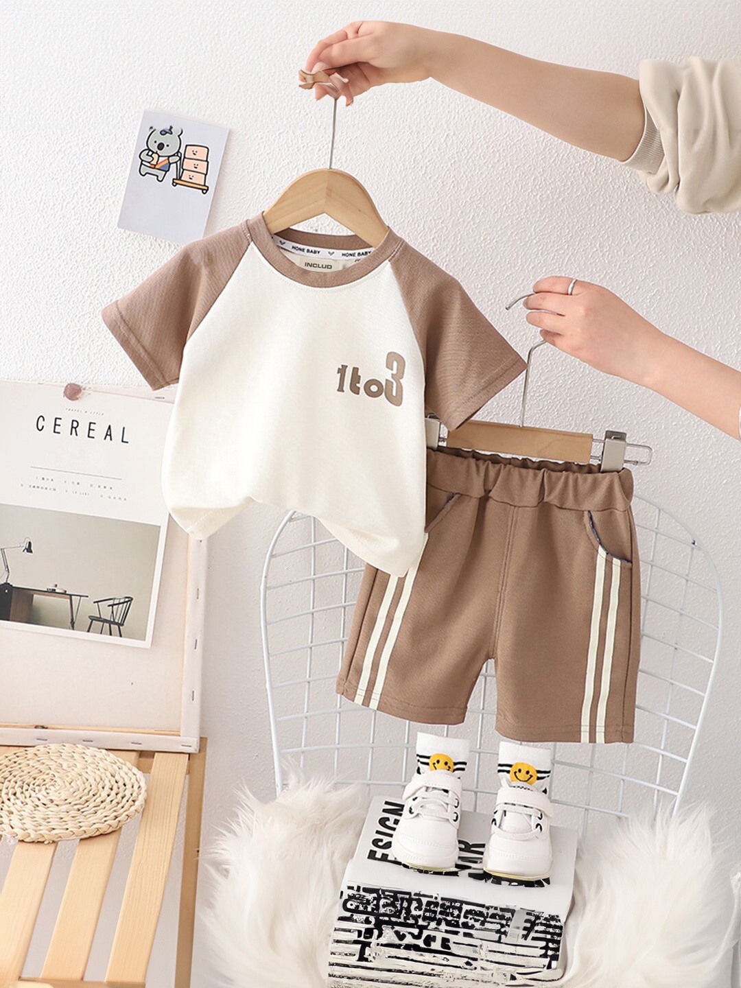 

INCLUD Boys Printed T-shirt with Shorts, Khaki