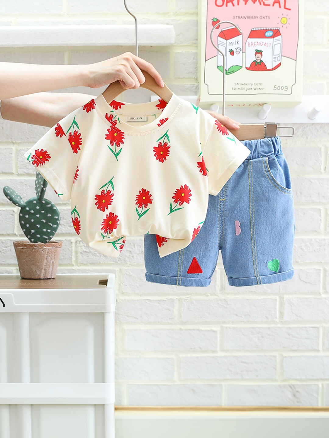 

INCLUD Boys Printed Top with Shorts, Off white