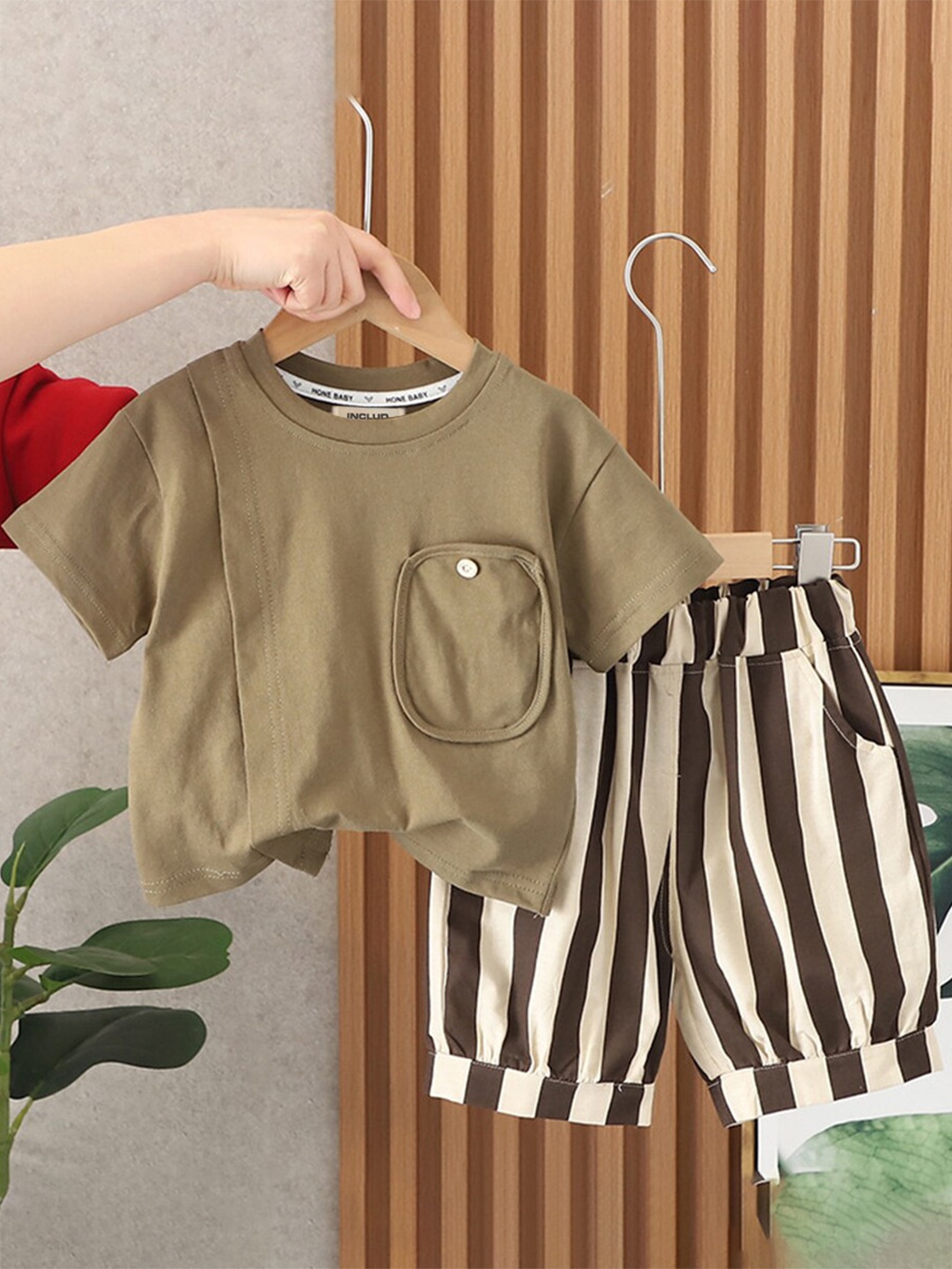 

INCLUD Boys T-shirt with Striped Shorts, Olive