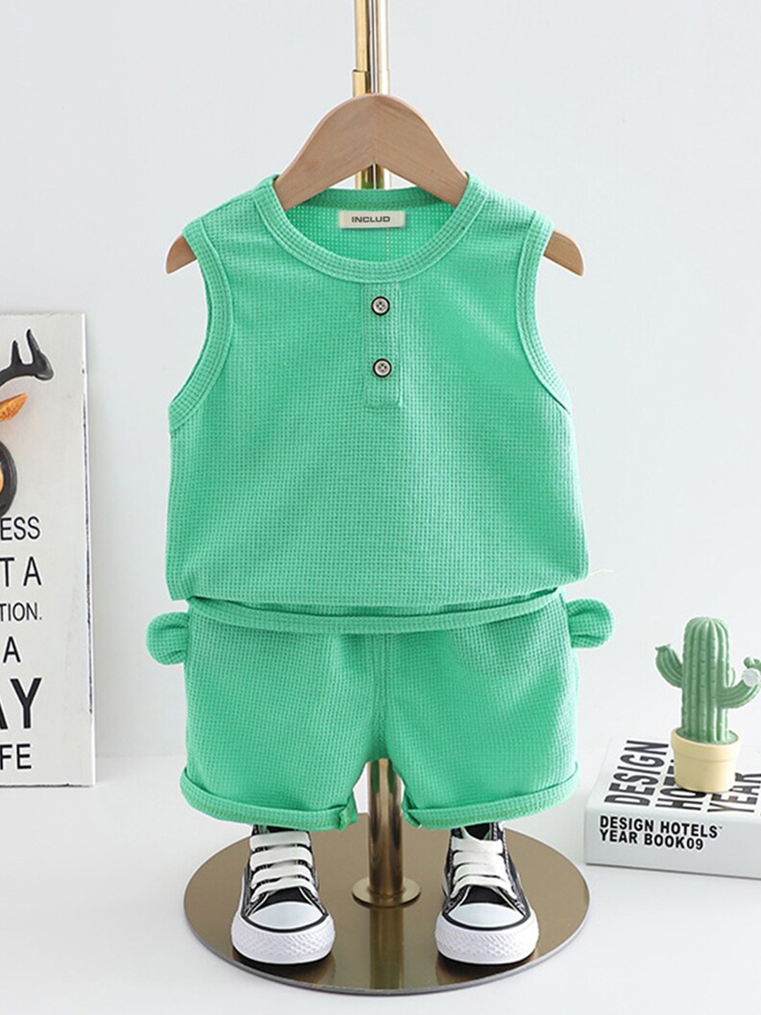 

INCLUD Boys Self Design Sleeveless T-shirt with Shorts, Green